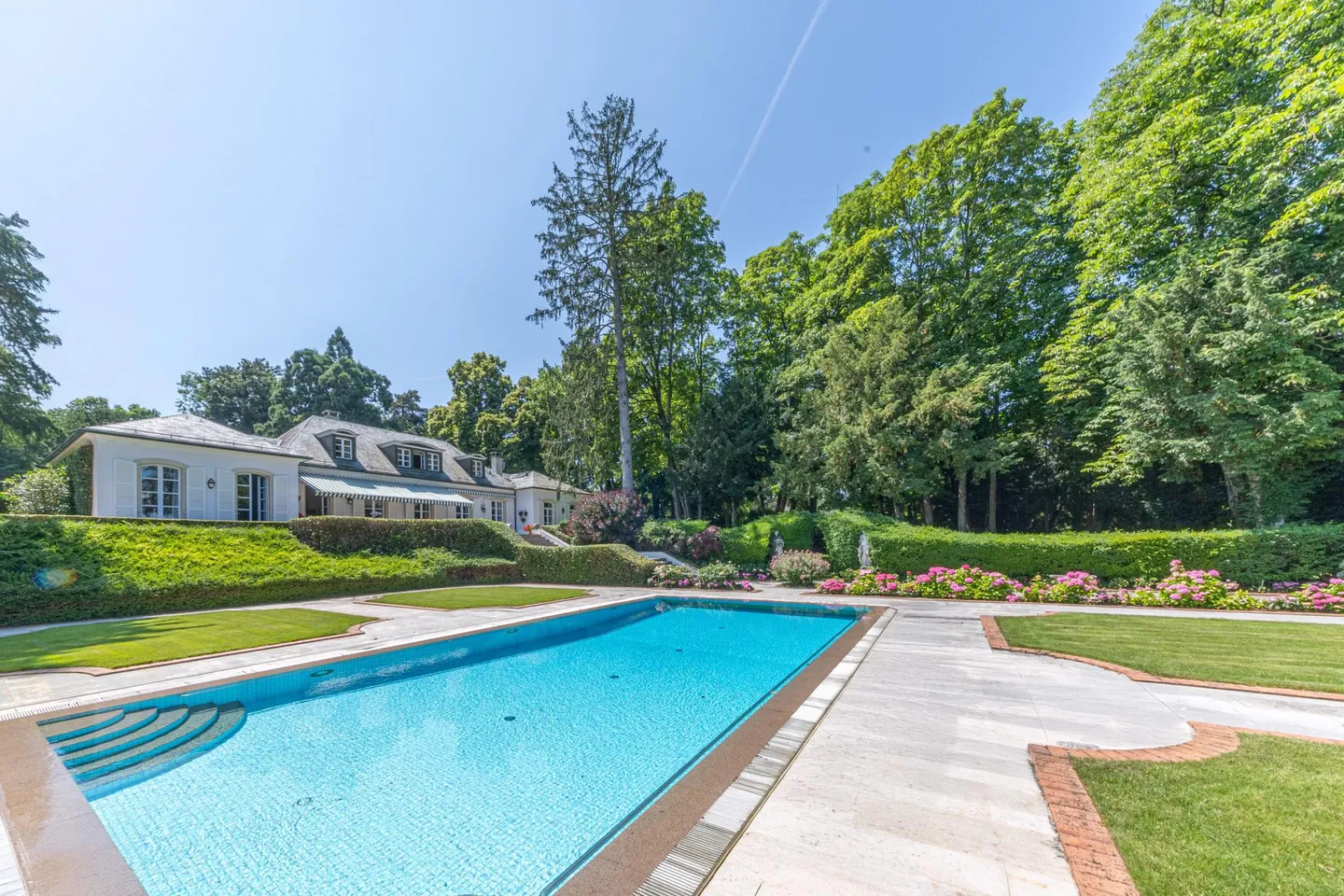 Cornice rara e preservata per questa elegante proprietà - Foto 1 di 3