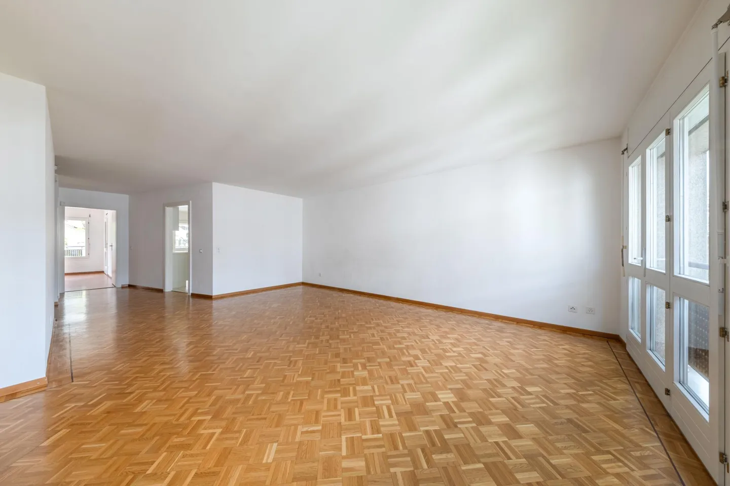 Bequeme 4-Zimmer-Wohnung im Herzen des Dorfes - Foto 3 von 6