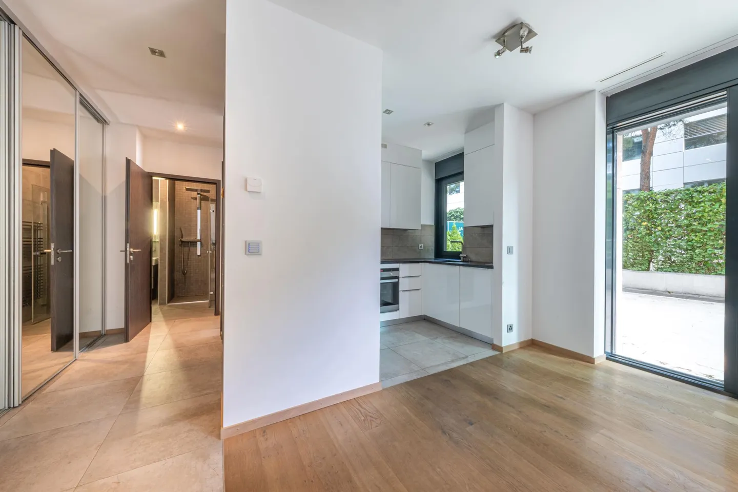 Elegant apartment in a high-end residence - Photo 2 of 10