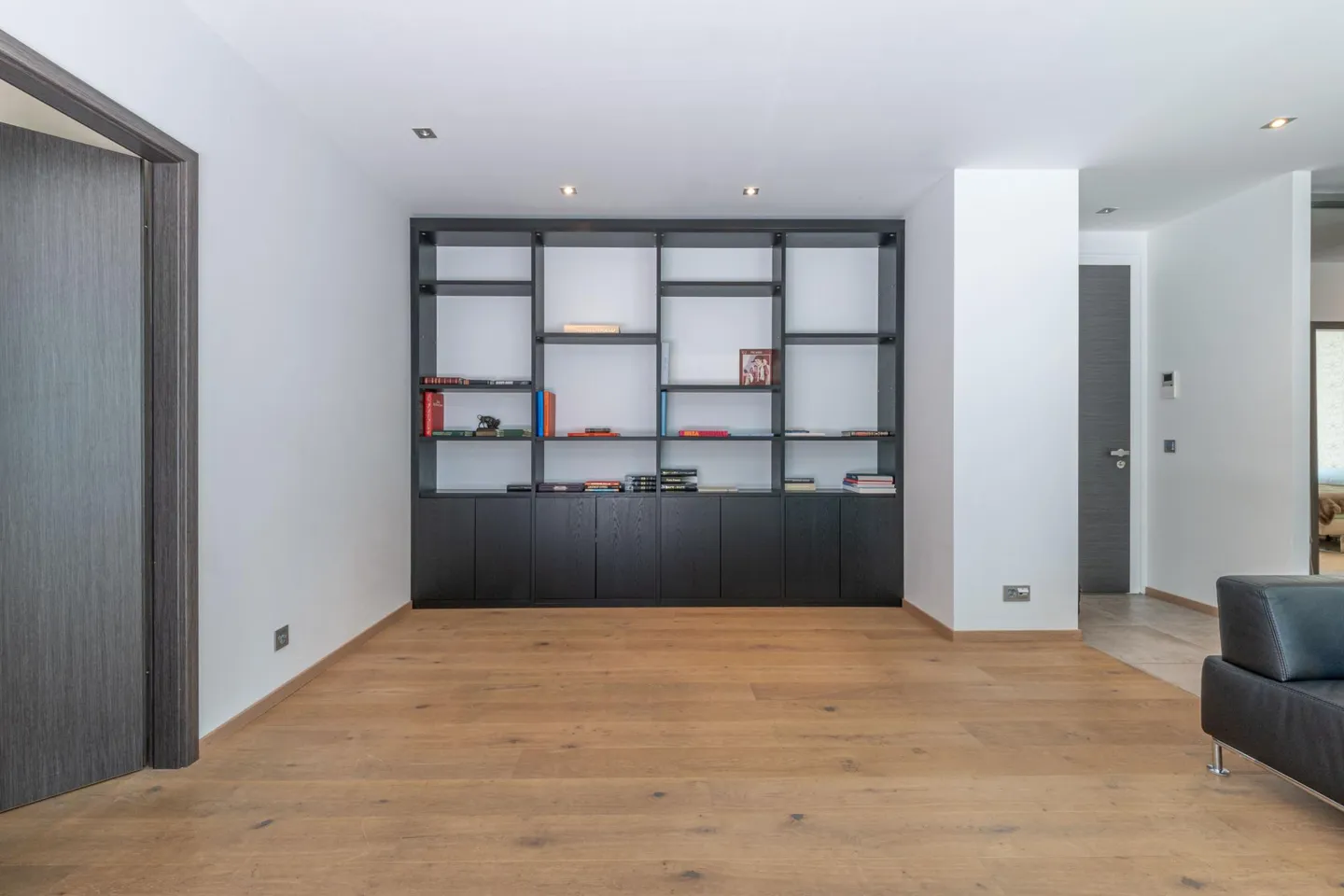Elegant apartment in a high-end residence - Photo 1 of 10