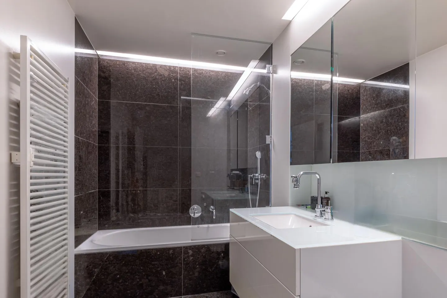 Außergewöhnliches Pied-à-terre im Herzen einer prestigeträchtigen Residenz - Foto 6 von 8