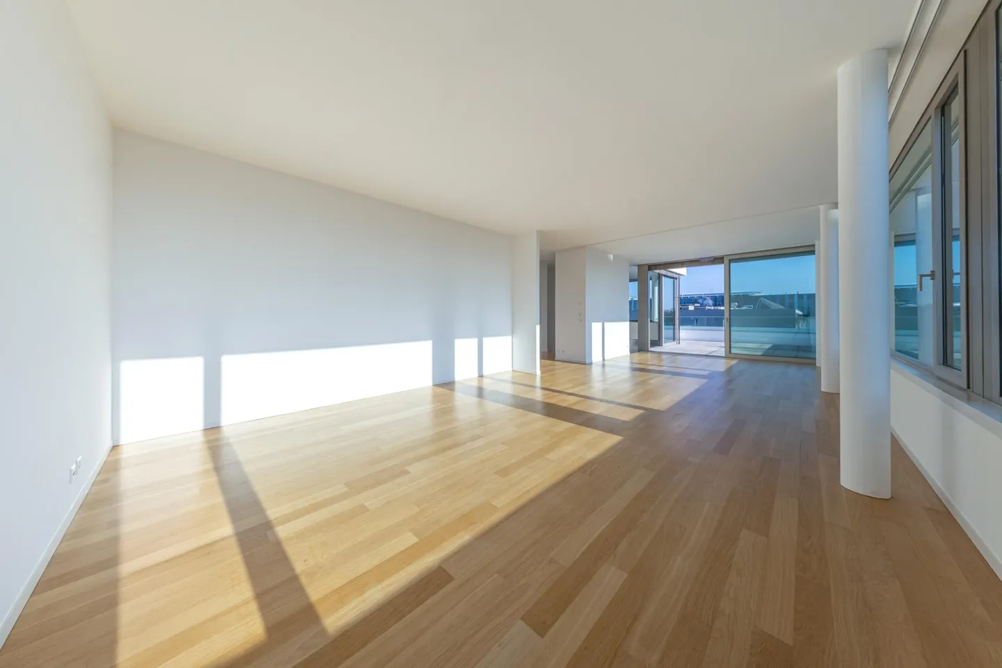 Elegant contemporary attic duplex - Photo 2 of 12