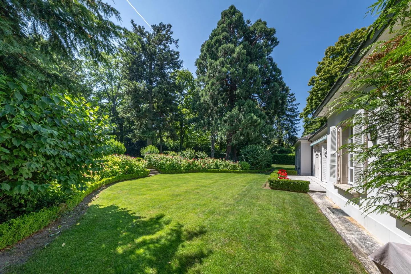Cornice rara e preservata per questa elegante proprietà - Foto 3 di 3