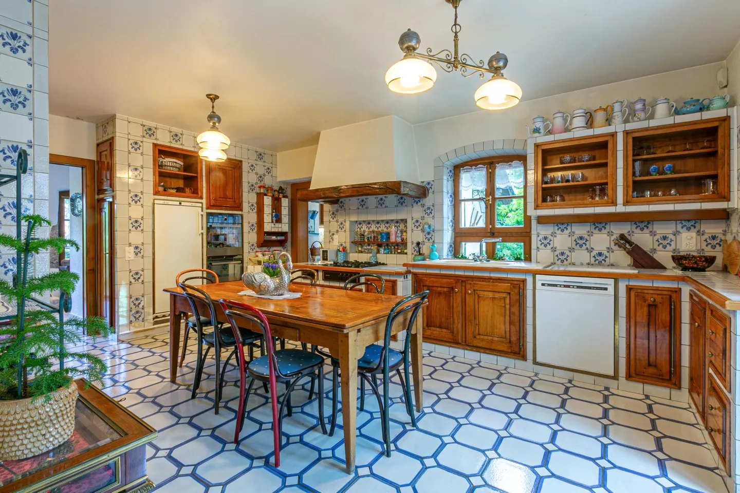 Superb farmhouse in a bucolic setting - Photo 4 of 8