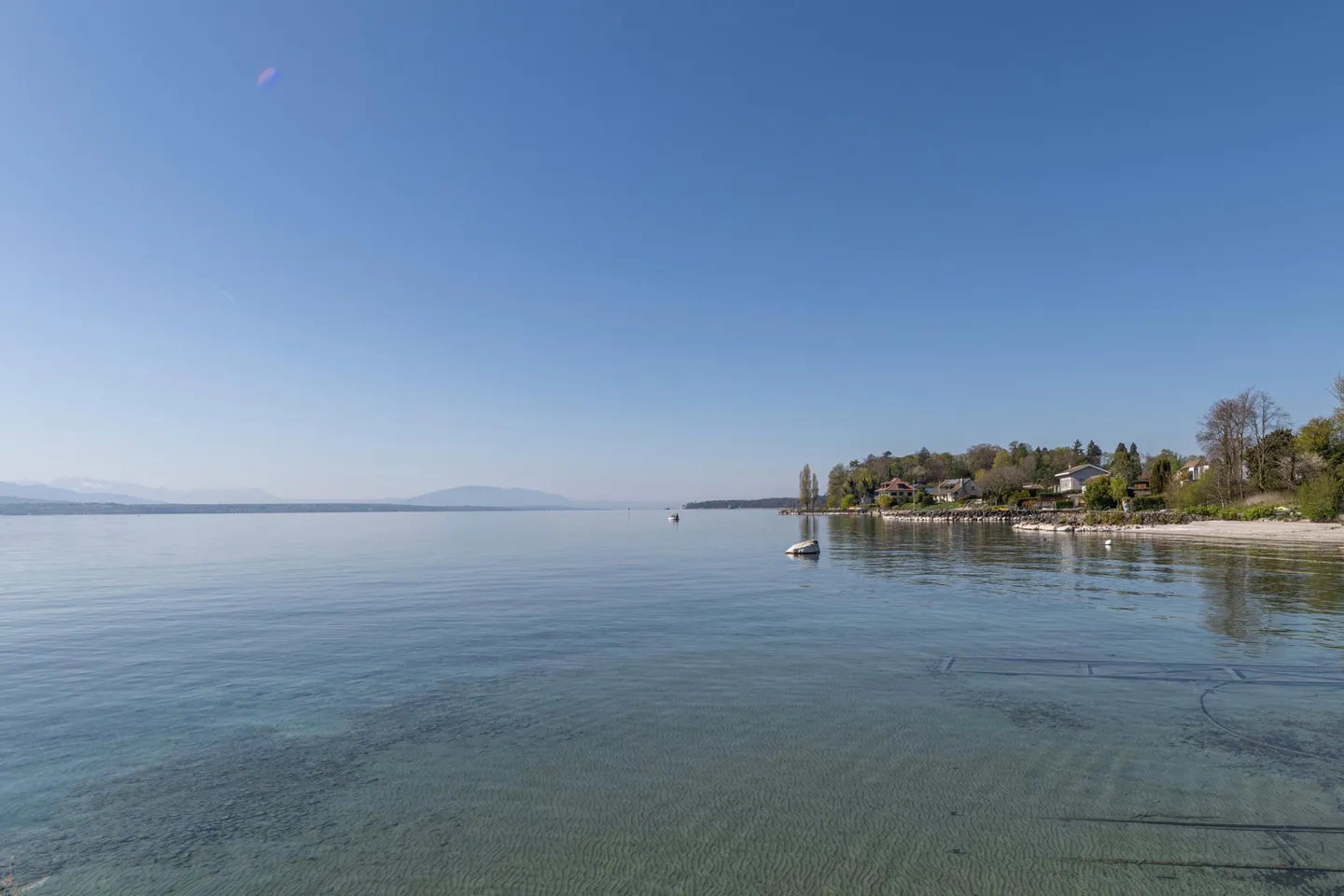 Magnifique parcelle "pieds dans l'eau" - Photo 1 sur 5