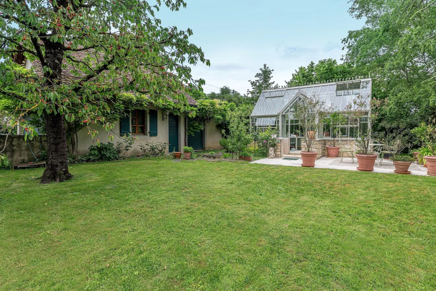 Superb farmhouse in a bucolic setting - Photo 2 of 8