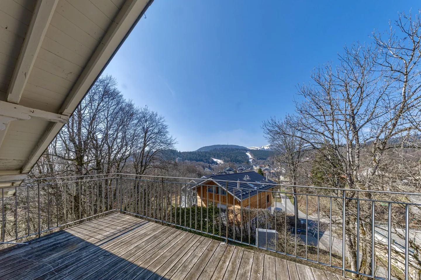 Schöne Immobilie mit 3 Wohnungen - Foto 2 von 4