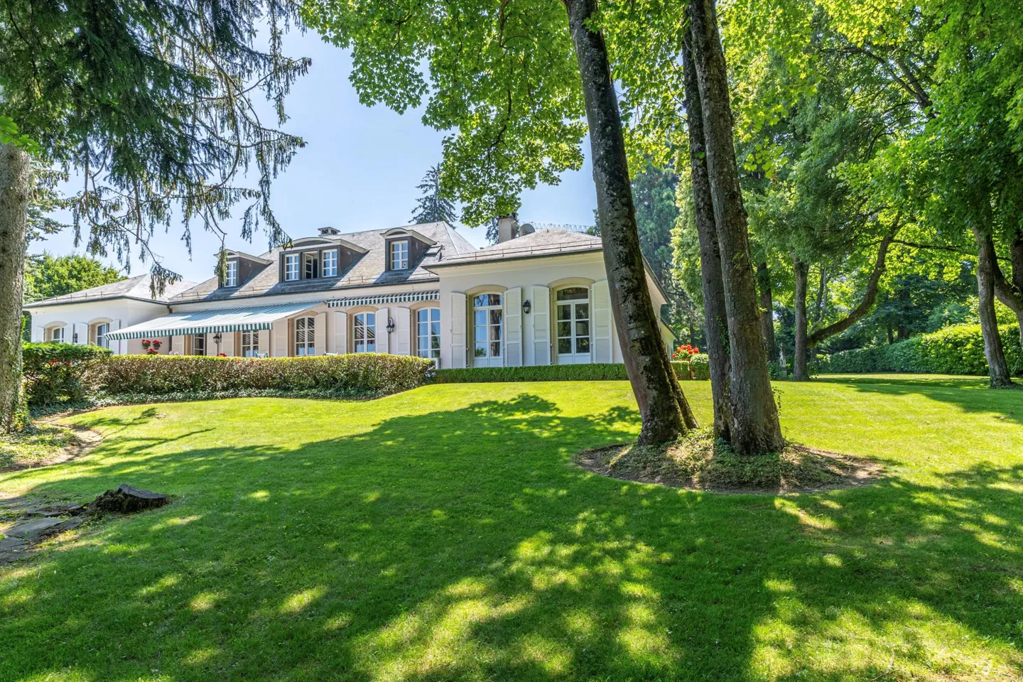 Cornice rara e preservata per questa elegante proprietà - Foto 2 di 3