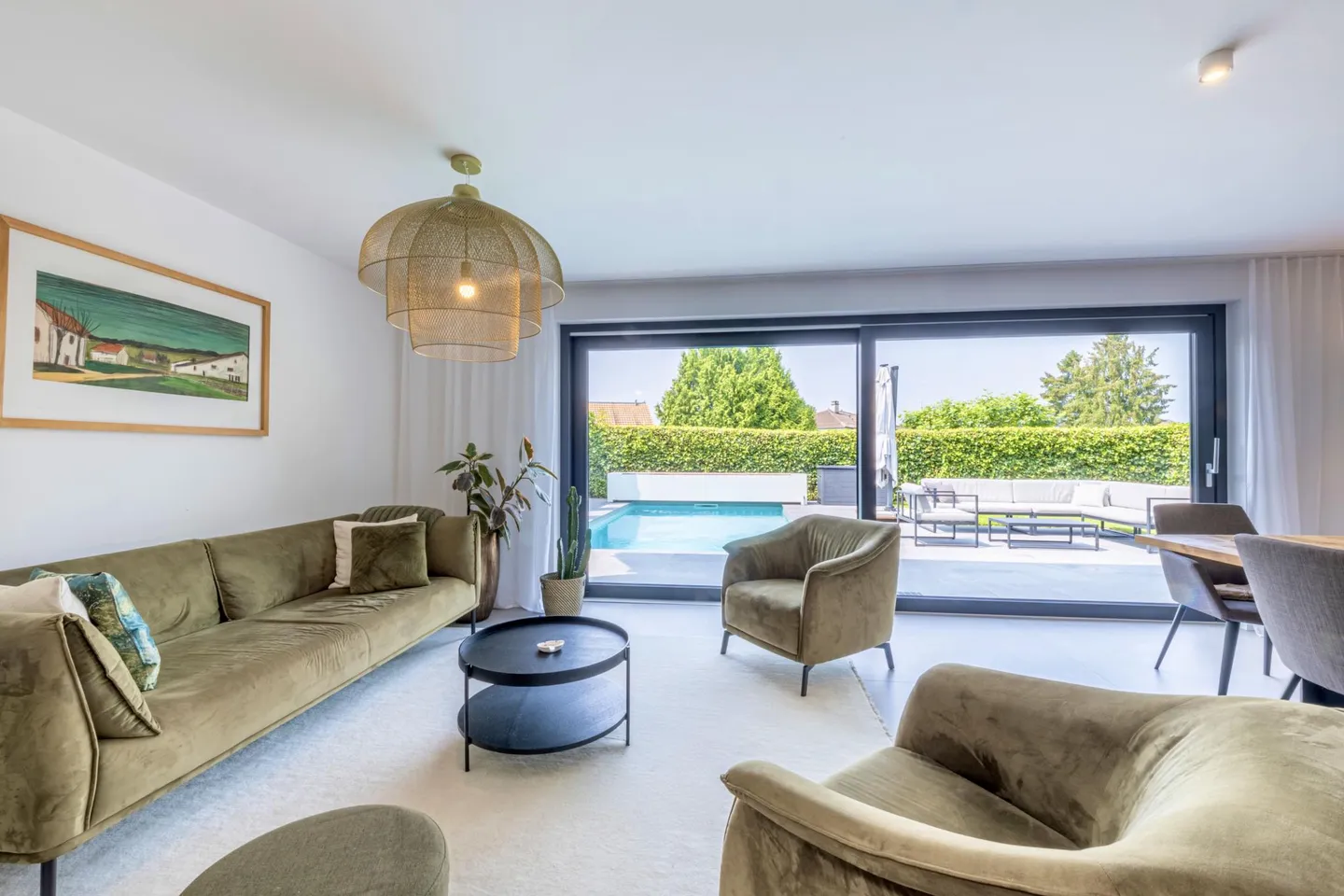 Villa contemporanea con piscina - Foto 10 di 13