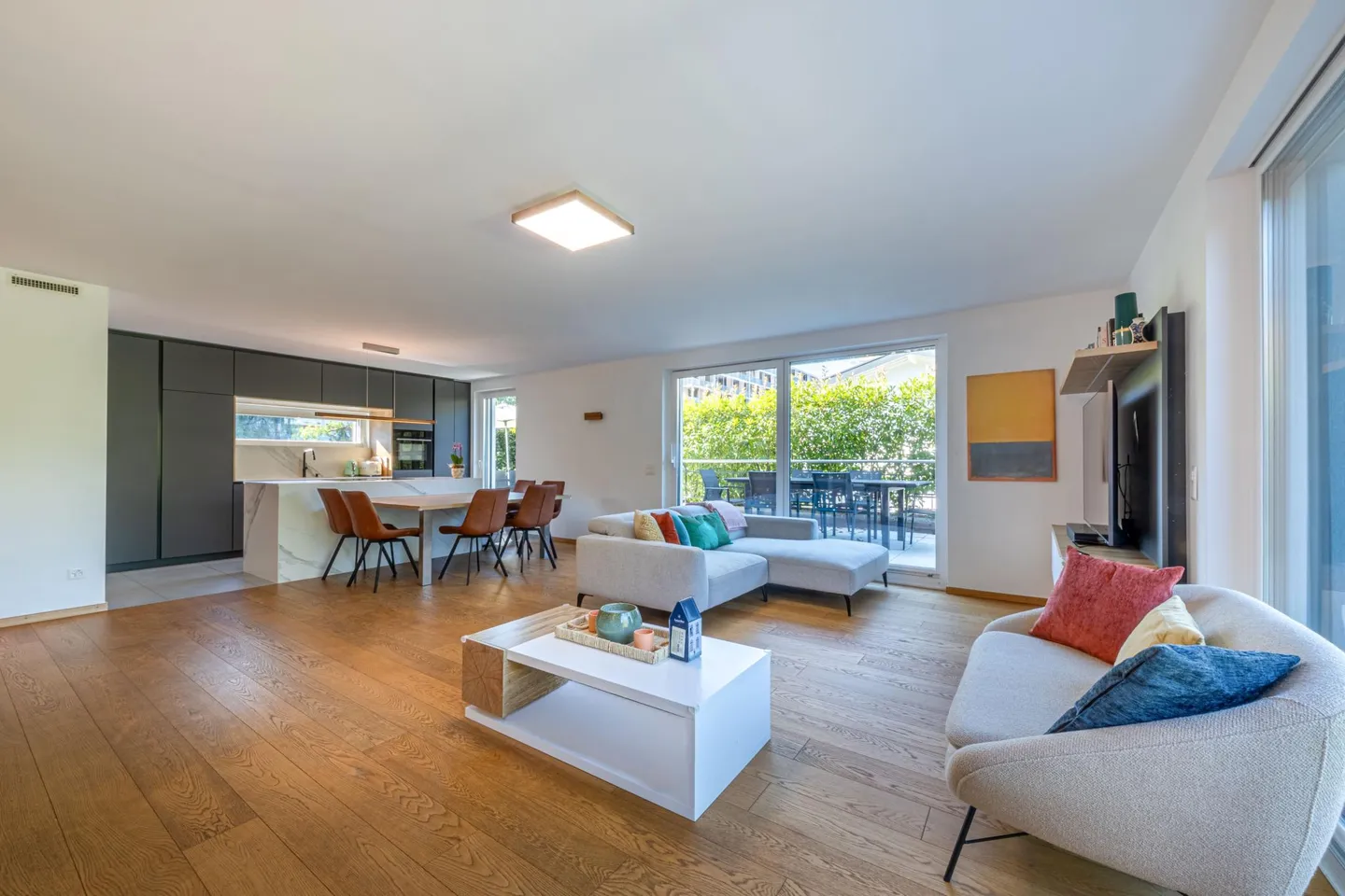 Bright contemporary penthouse with large terrace - Photo 3 of 6