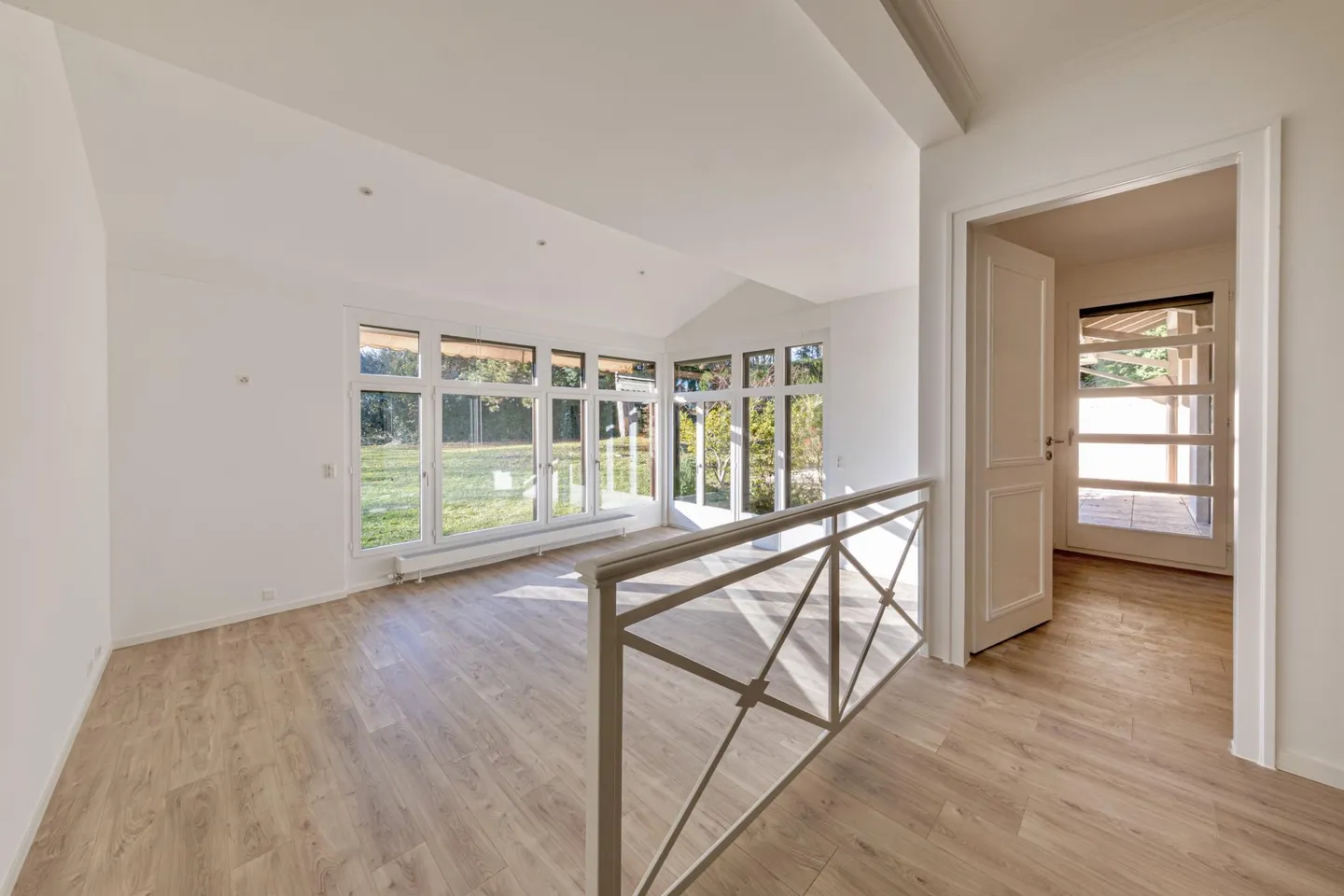 Appartement contemporain en plein coeur de Cologny - Photo 2 sur 7