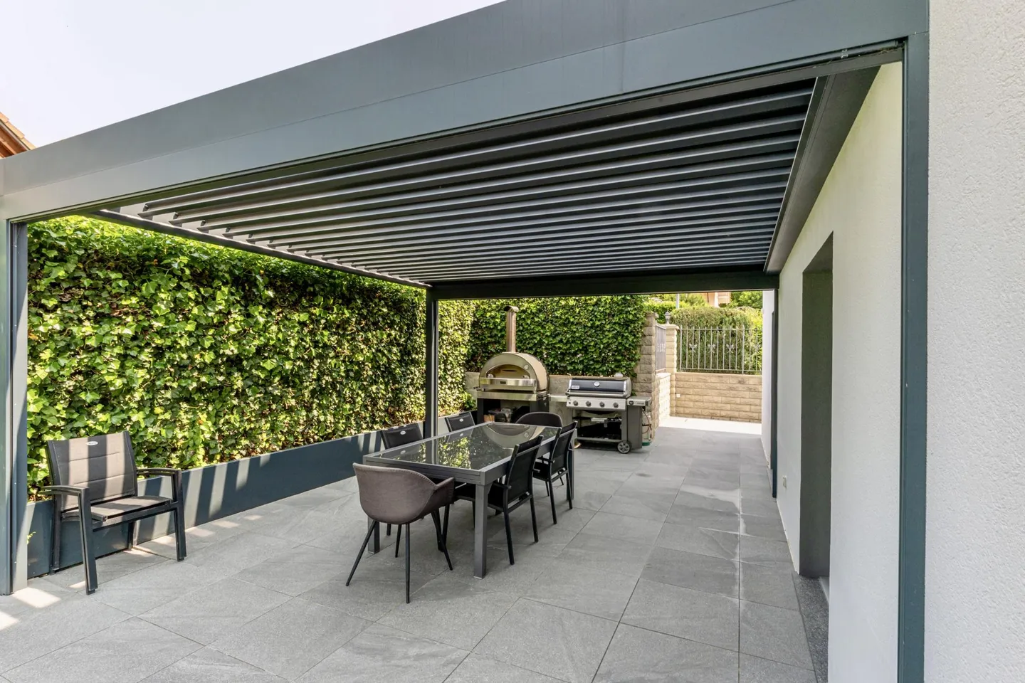Villa contemporanea con piscina - Foto 6 di 13
