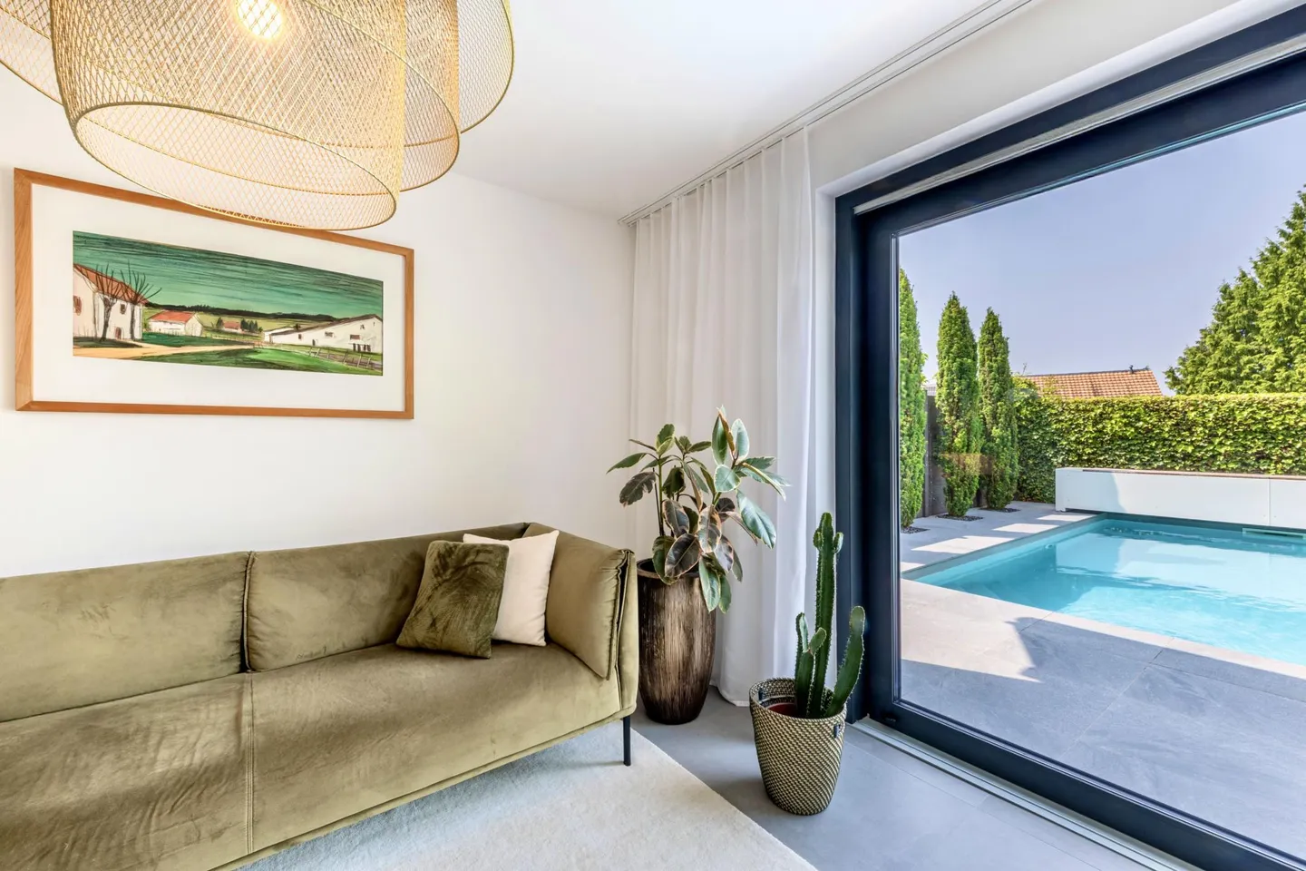 Villa contemporanea con piscina - Foto 1 di 13