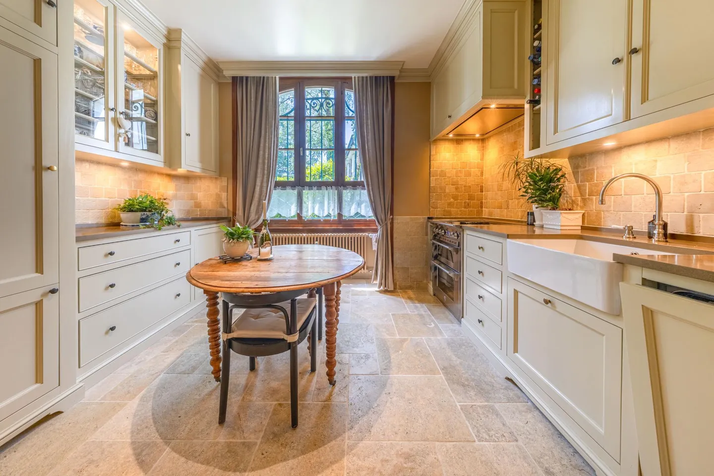 Refined duplex in a historic residence - Photo 4 of 6