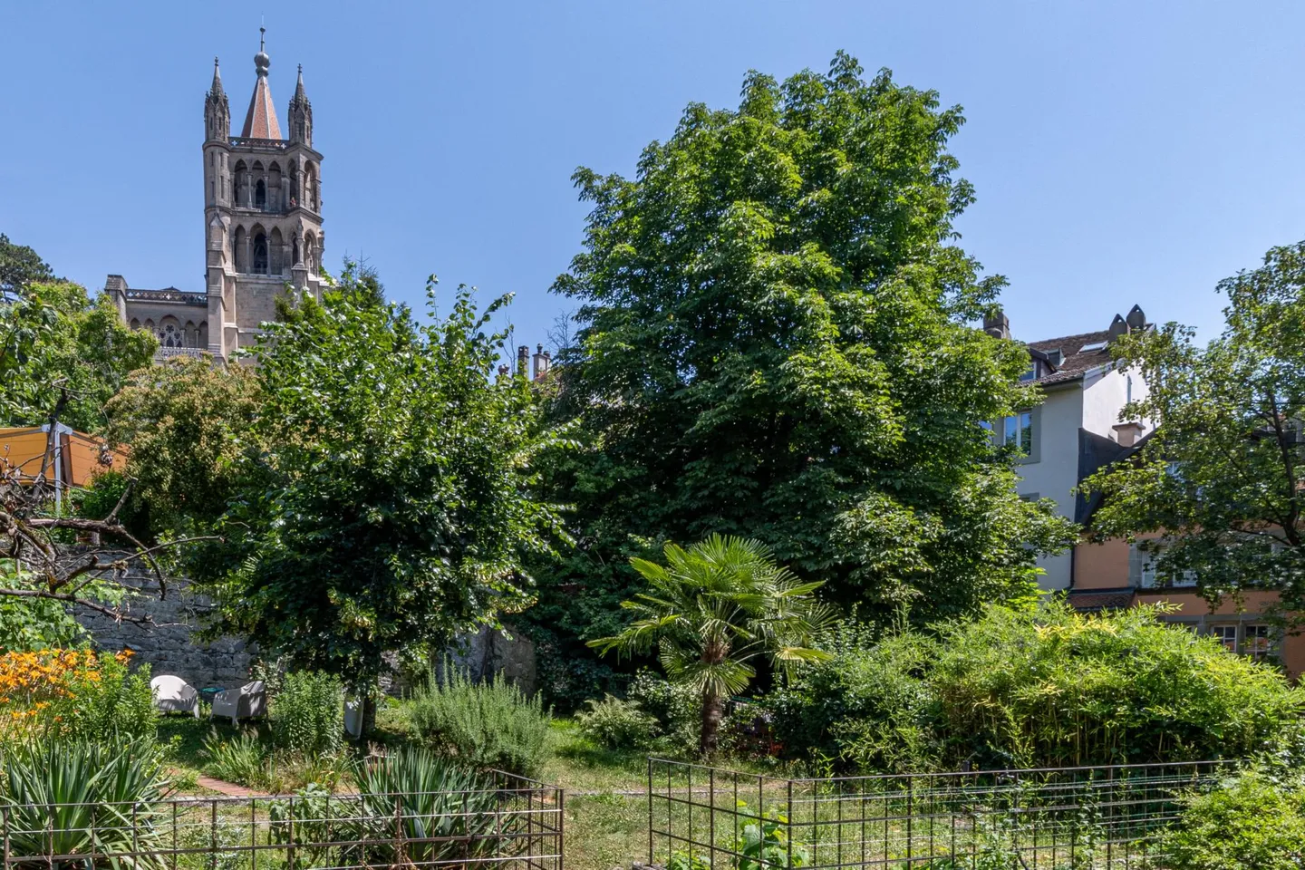 Rare location in the center of Lausanne - Photo 2 of 3