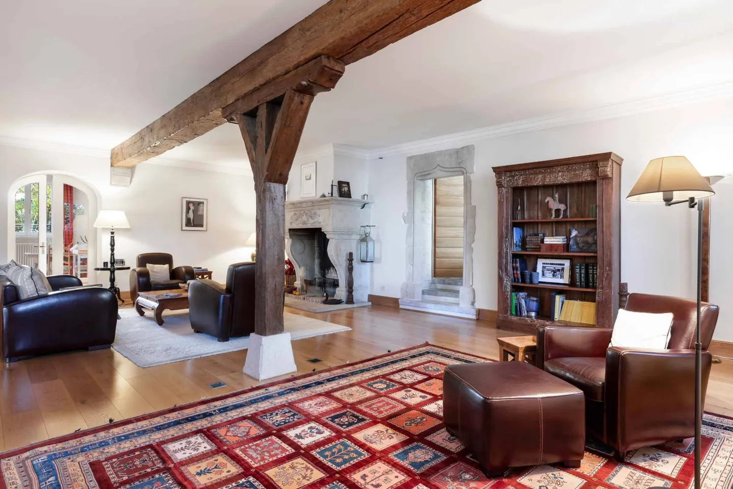 Maison villageoise de 580 m² - Photo 3 sur 11