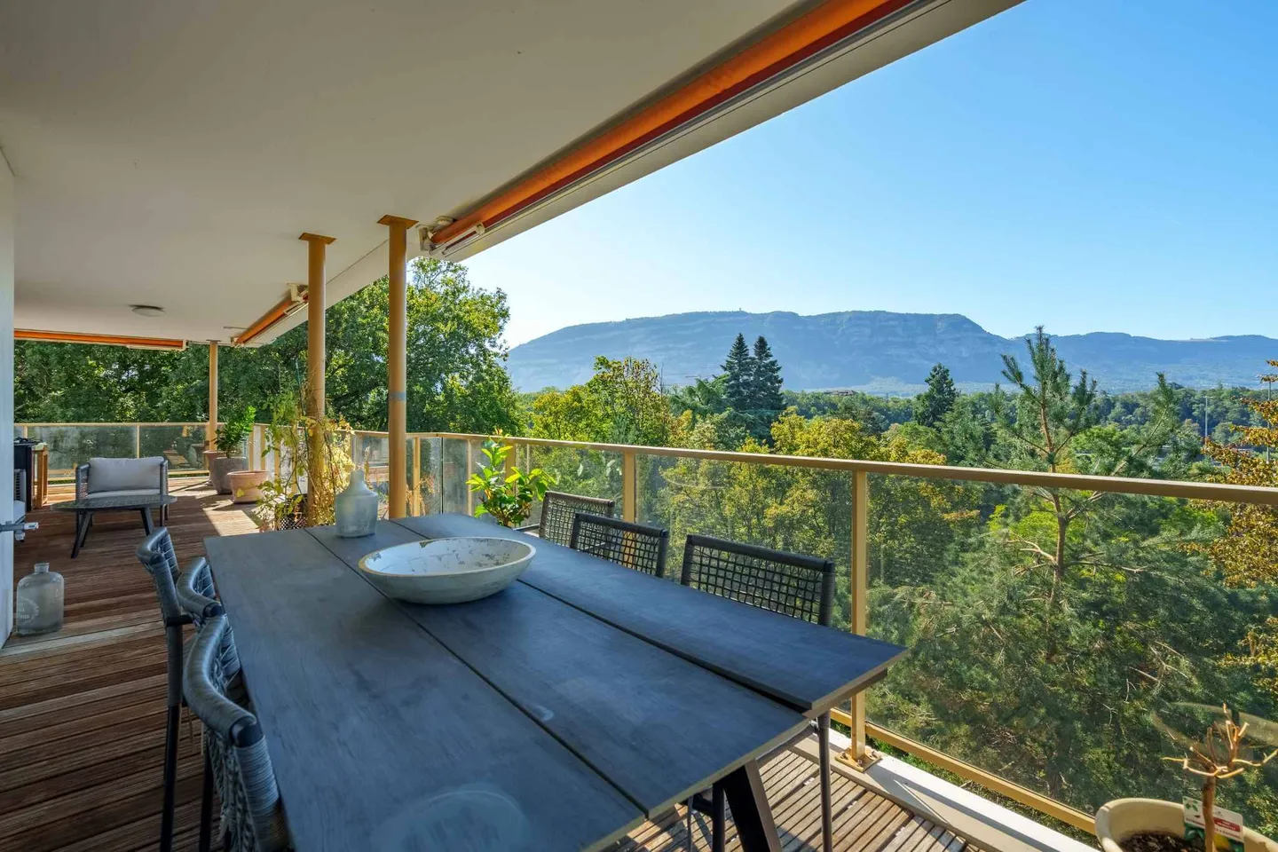 Duplex en pignon avec balcon et terrasse en rooftop - Photo 4 sur 10