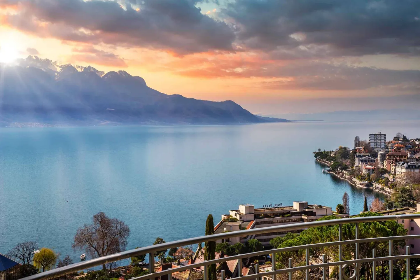 Magnificent 5.5-room apartment in a prestigious residence for sale in the center of Montreux - Photo 2 of 13