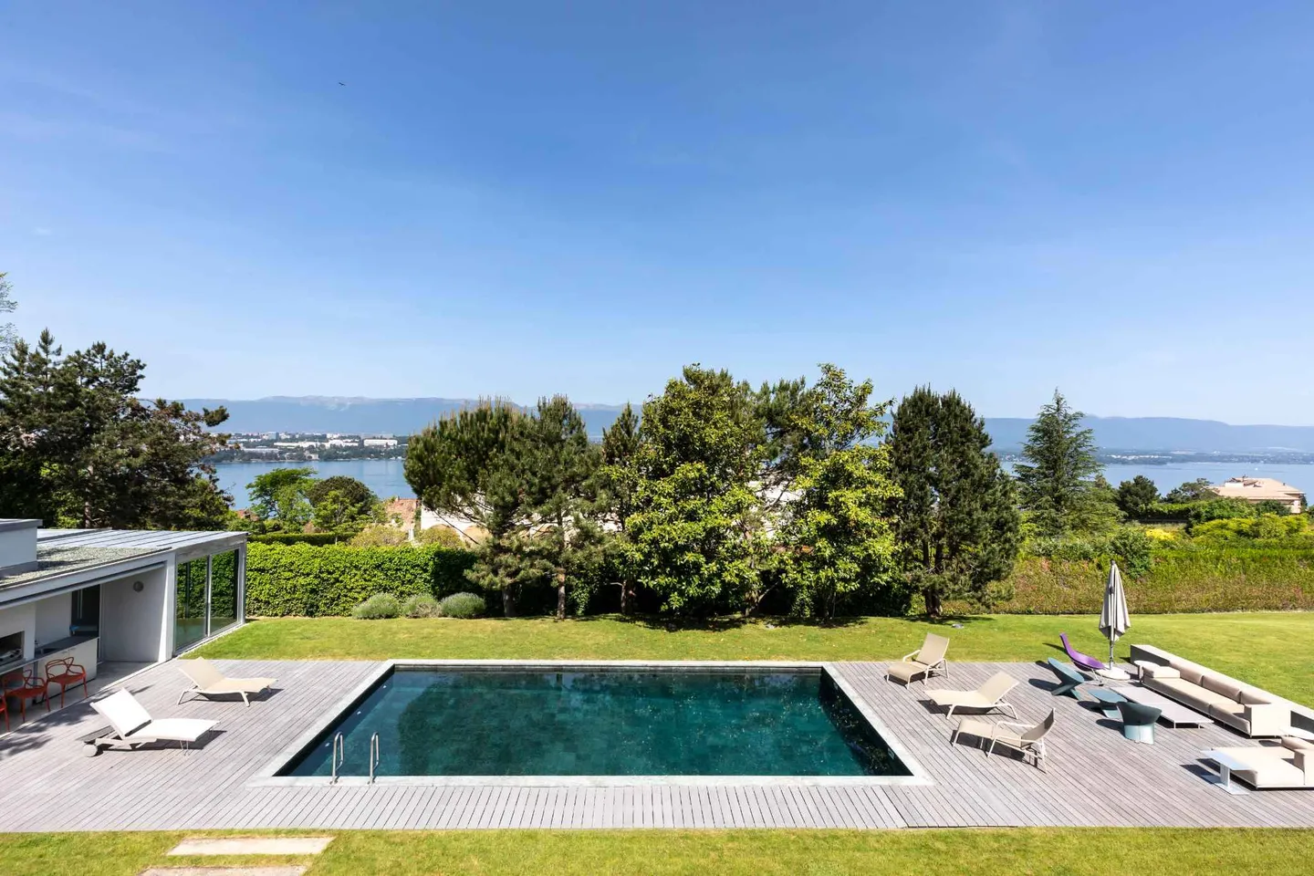 Zeitgenössische Villa in Cologny mit Blick auf den See und das Jura - Foto 3 von 10