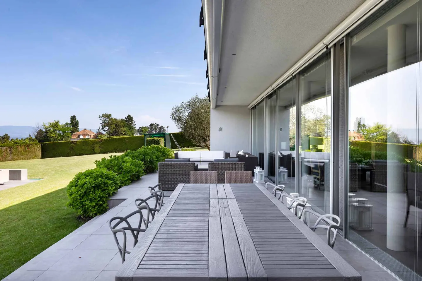 Zeitgenössische Villa in Cologny mit Blick auf den See und das Jura - Foto 8 von 10