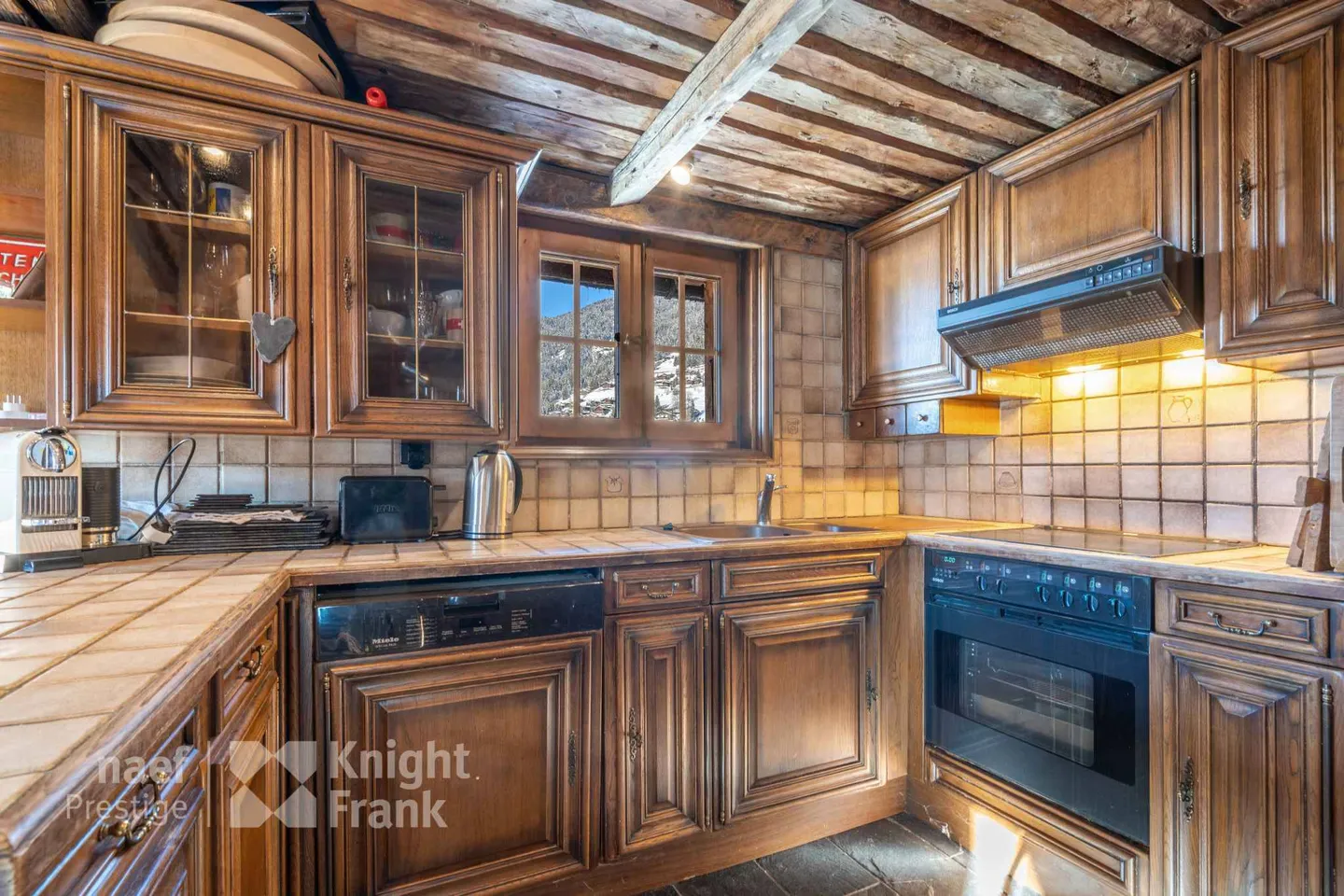 3-bedroom chalet with traditional charm. - Photo 2 of 5