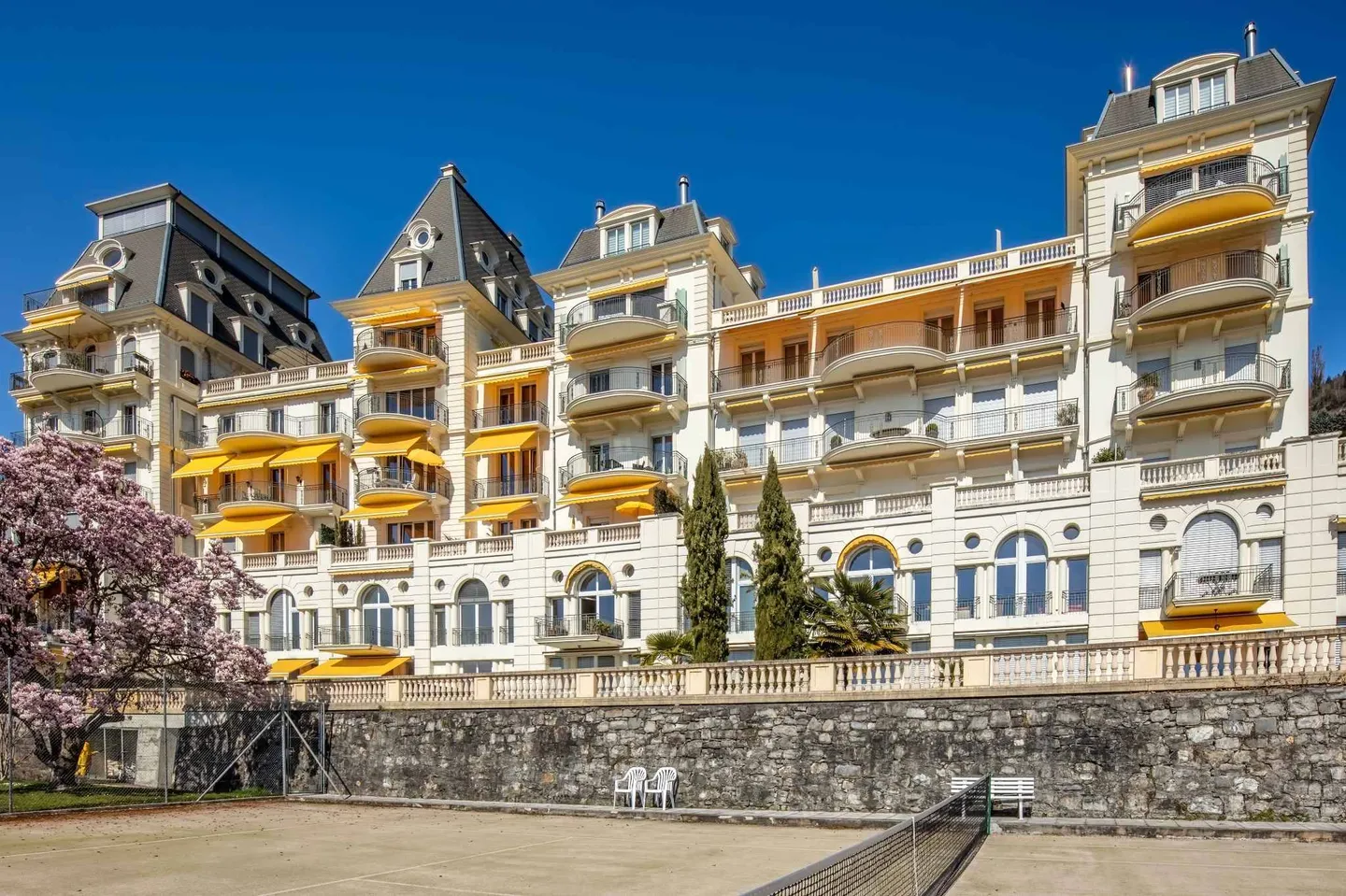 Magnificent 5.5-room apartment in a prestigious residence for sale in the center of Montreux - Photo 1 of 13