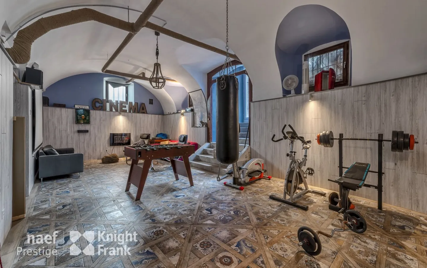Individual house with a lot of character, 10 rooms in the city center for sale in St-Légier - Photo 2 of 7