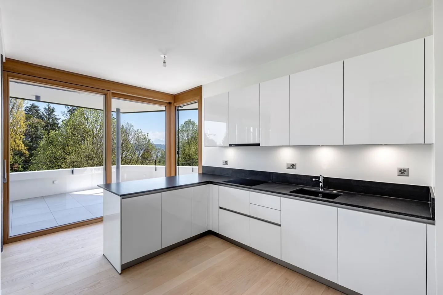 Neues 7-Zimmer-Apartment mit Dachterrasse und Seeblick - Foto 3 von 6