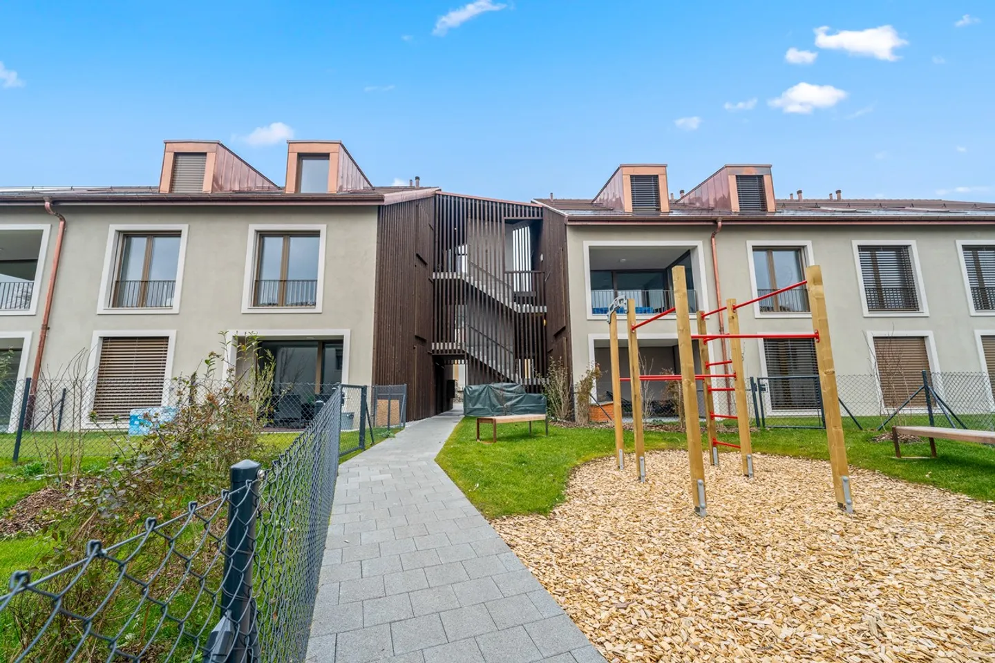 Appartamenti di 4.5 locali al piano terra con terrazza e grande giardino in vendita a Gletterens - Foto 1 di 6