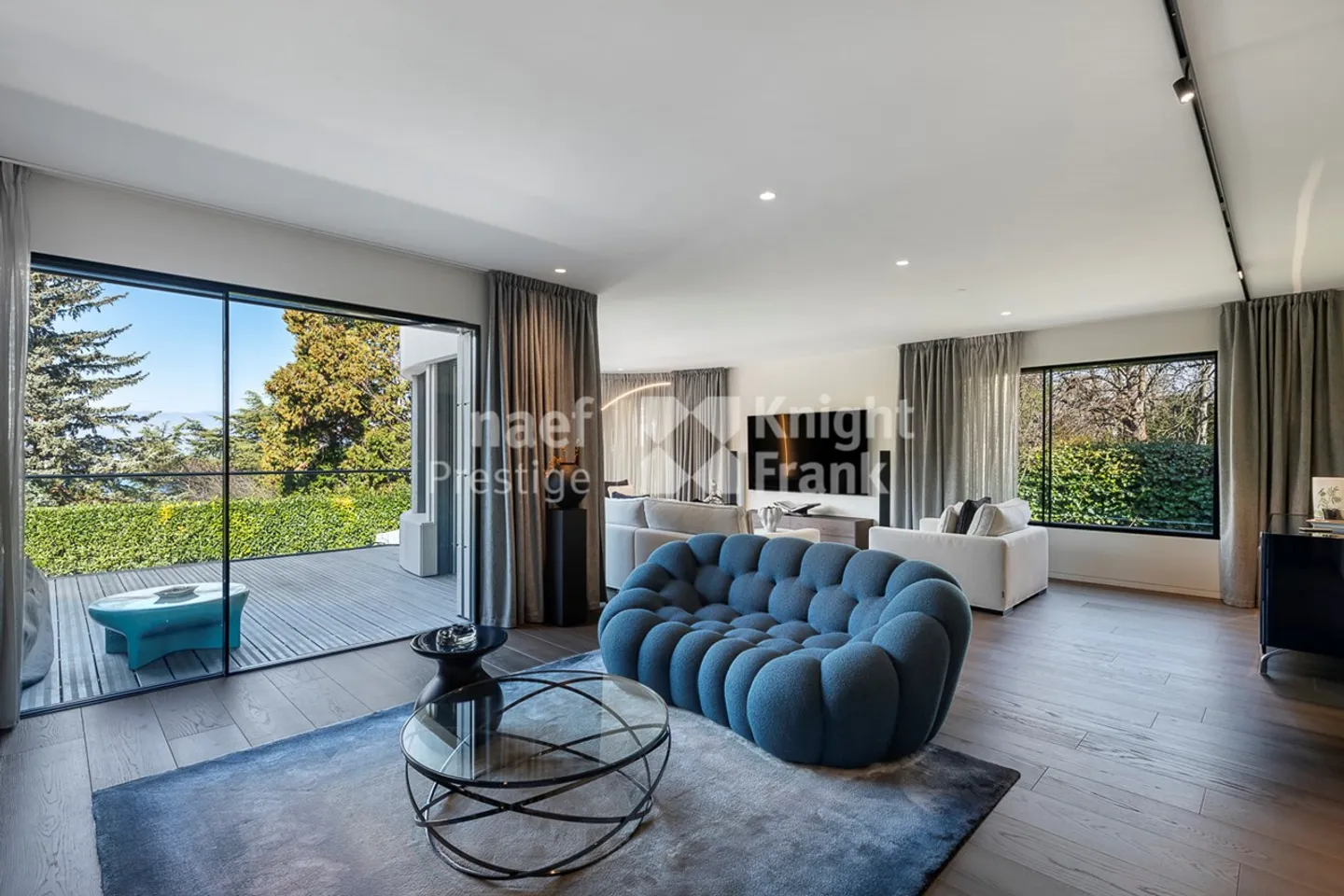 Exceptional villa with lake view - Photo 3 of 4