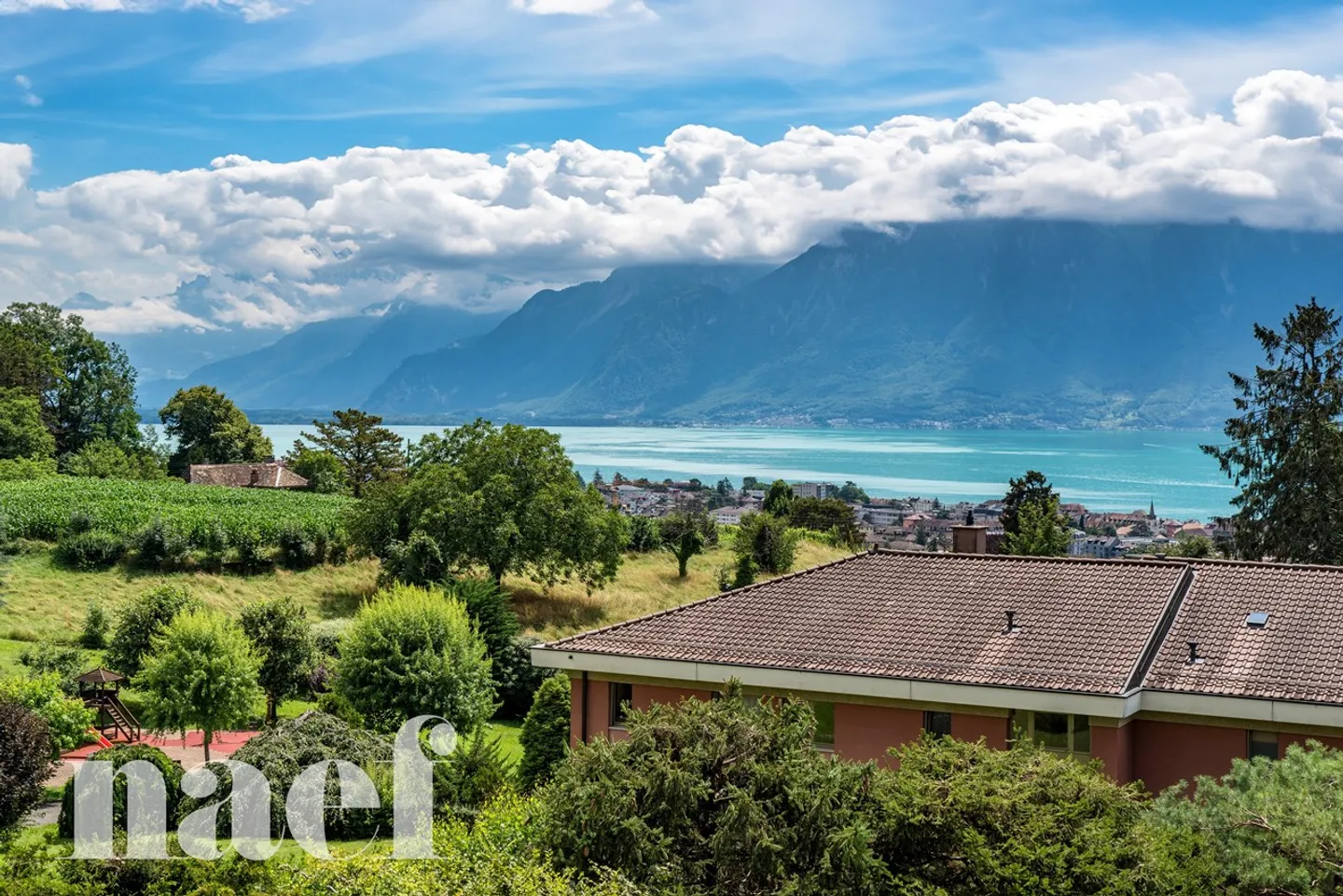 Schönes freistehendes Haus mit 6,5 Zimmern und herrlichem Blick auf den See zu verkaufen im unteren Teil von St-Légier - Foto 1 von 8