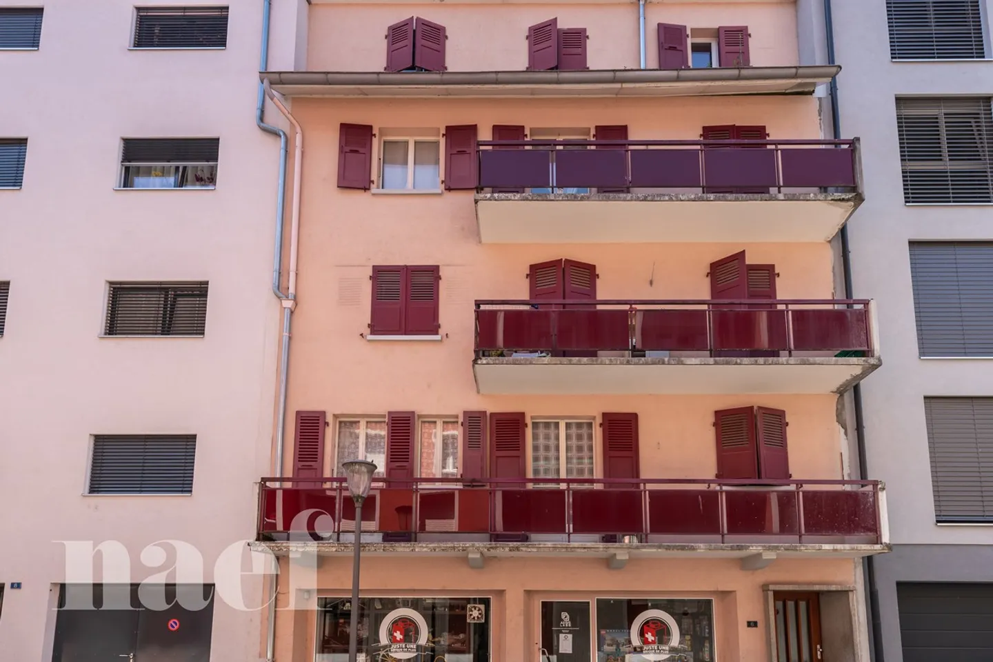 Mixed-use building consisting of a commercial space and 4 apartments in the city center of Monthey - Photo 2 of 10