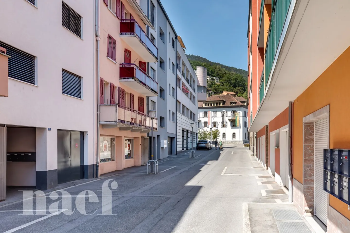 Mixed-use building consisting of a commercial space and 4 apartments in the city center of Monthey - Photo 4 of 10