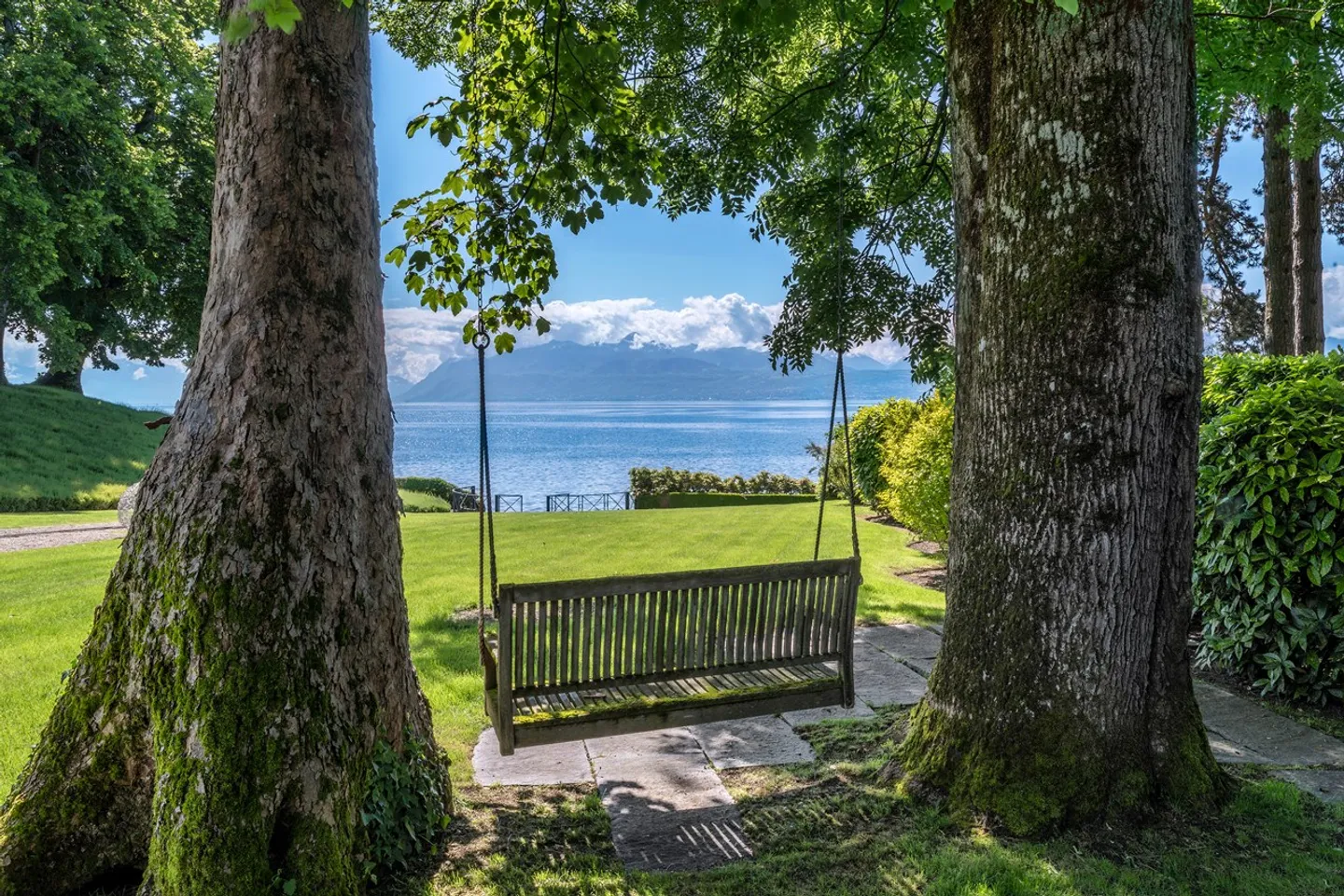 Sublime propriété de maître pieds dans l'eau avec plage privée et garage à bateaux - Photo 5 sur 7