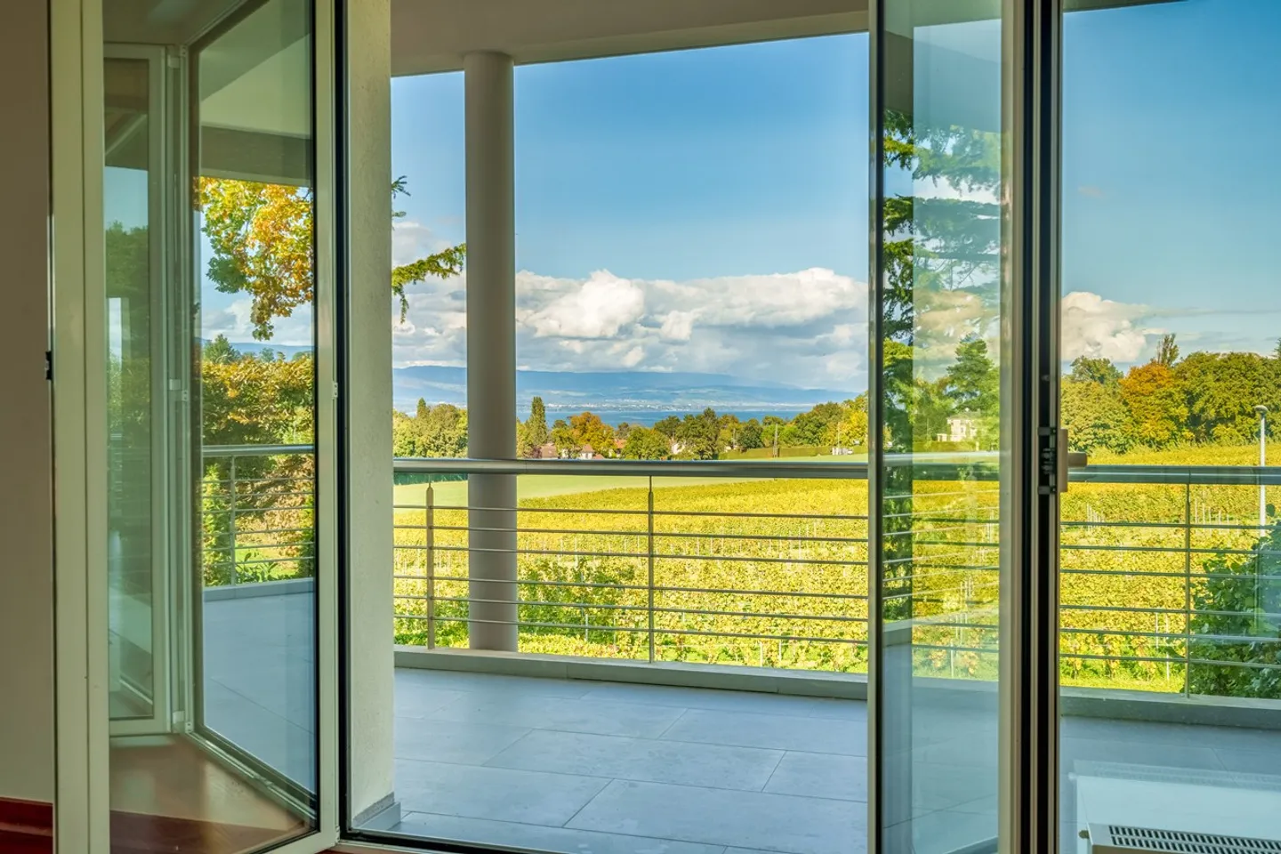 Charming house with a view of the vineyards - Photo 3 of 8