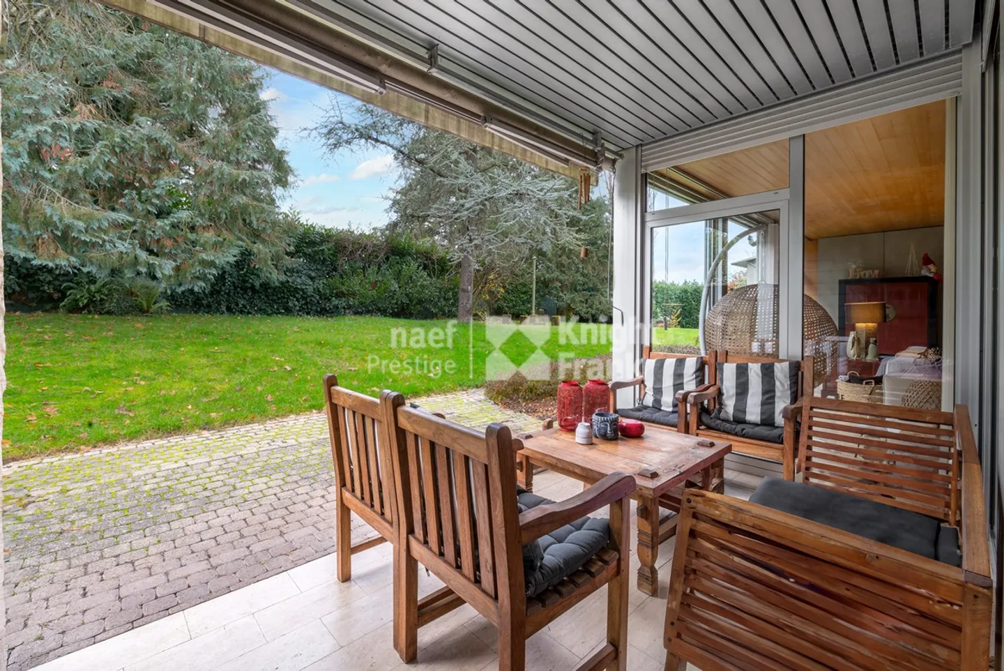 Architect-designed house with 3 apartments and outdoor pool for sale in Chernex / Montreux - Photo 9 of 13