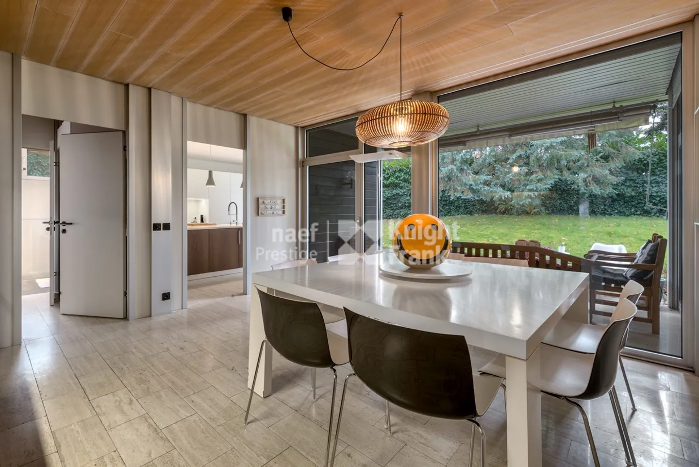 Architect-designed house with 3 apartments and outdoor pool for sale in Chernex / Montreux - Photo 10 of 13