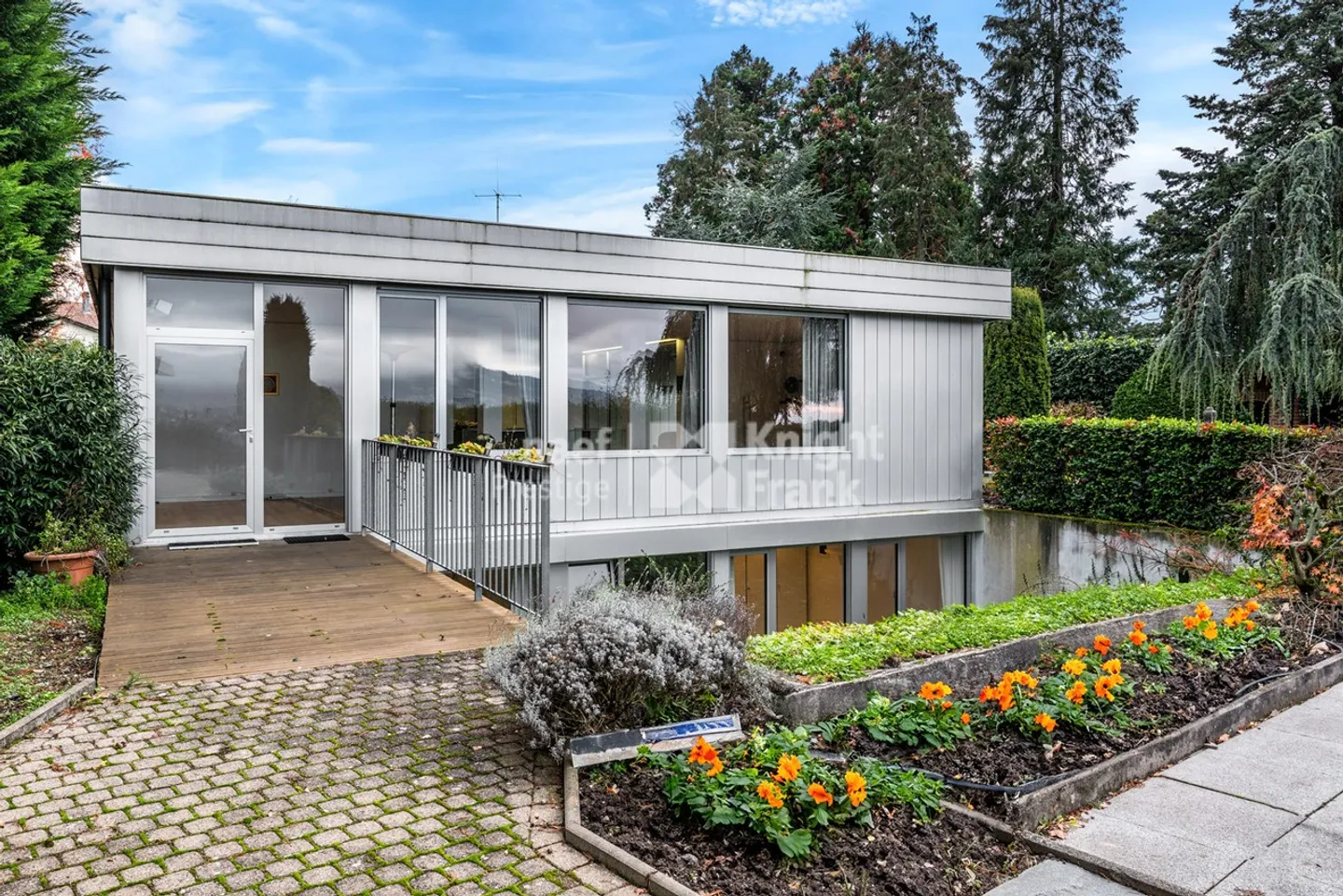 Architect-designed house with 3 apartments and outdoor pool for sale in Chernex / Montreux - Photo 8 of 13