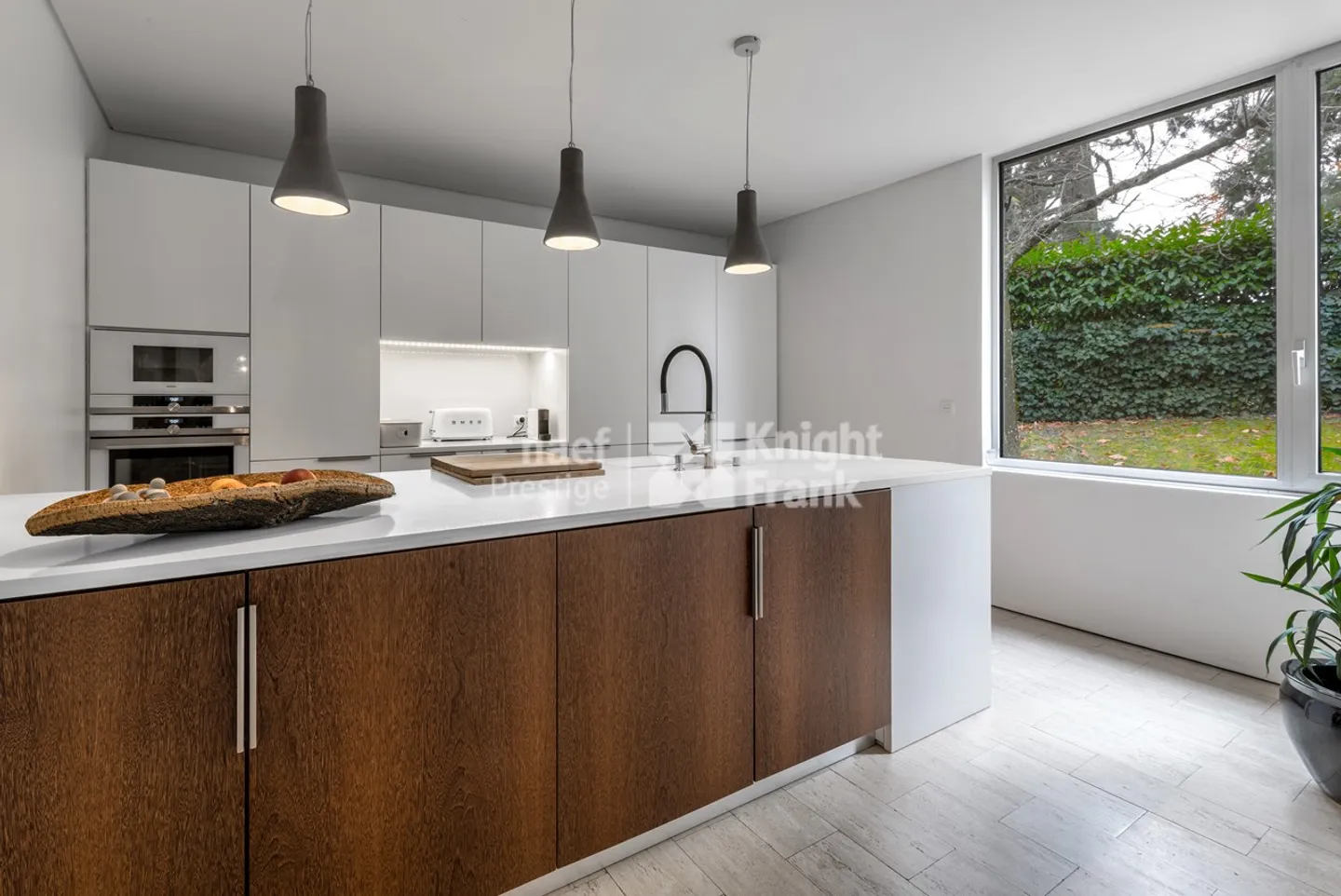 Architect-designed house with 3 apartments and outdoor pool for sale in Chernex / Montreux - Photo 12 of 13