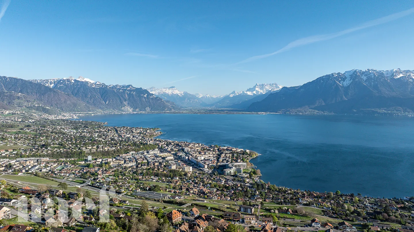 Appartement rénové de 3.5 pièces avec terrasse / jardin et vue panoramique sur le lac à vendre à Chardonne - Photo 2 sur 11