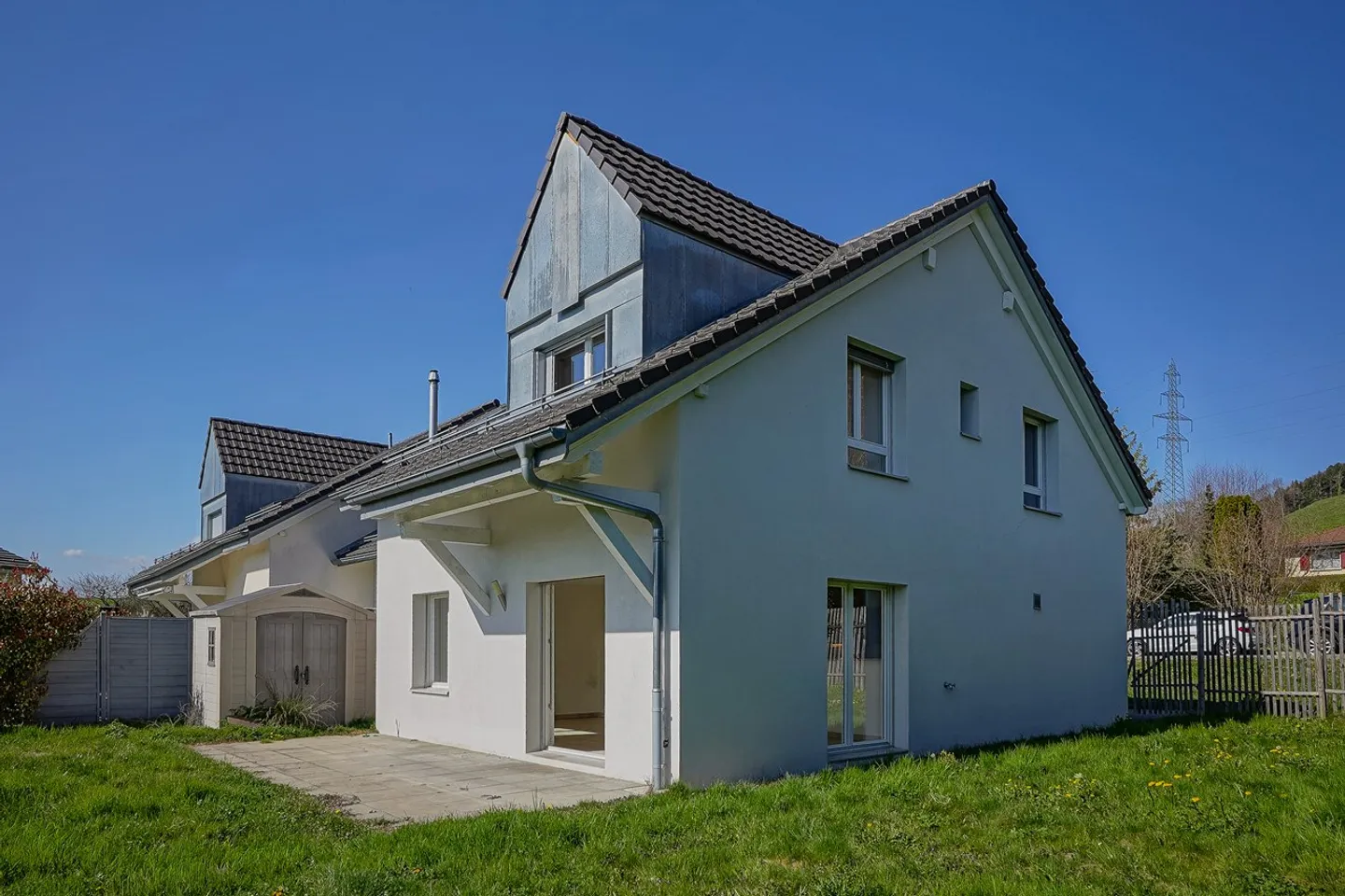 Charming semi-detached villa with garages of 5.5 rooms in a contemporary style and in a green setting for sale in Blonay - Photo 2 of 13