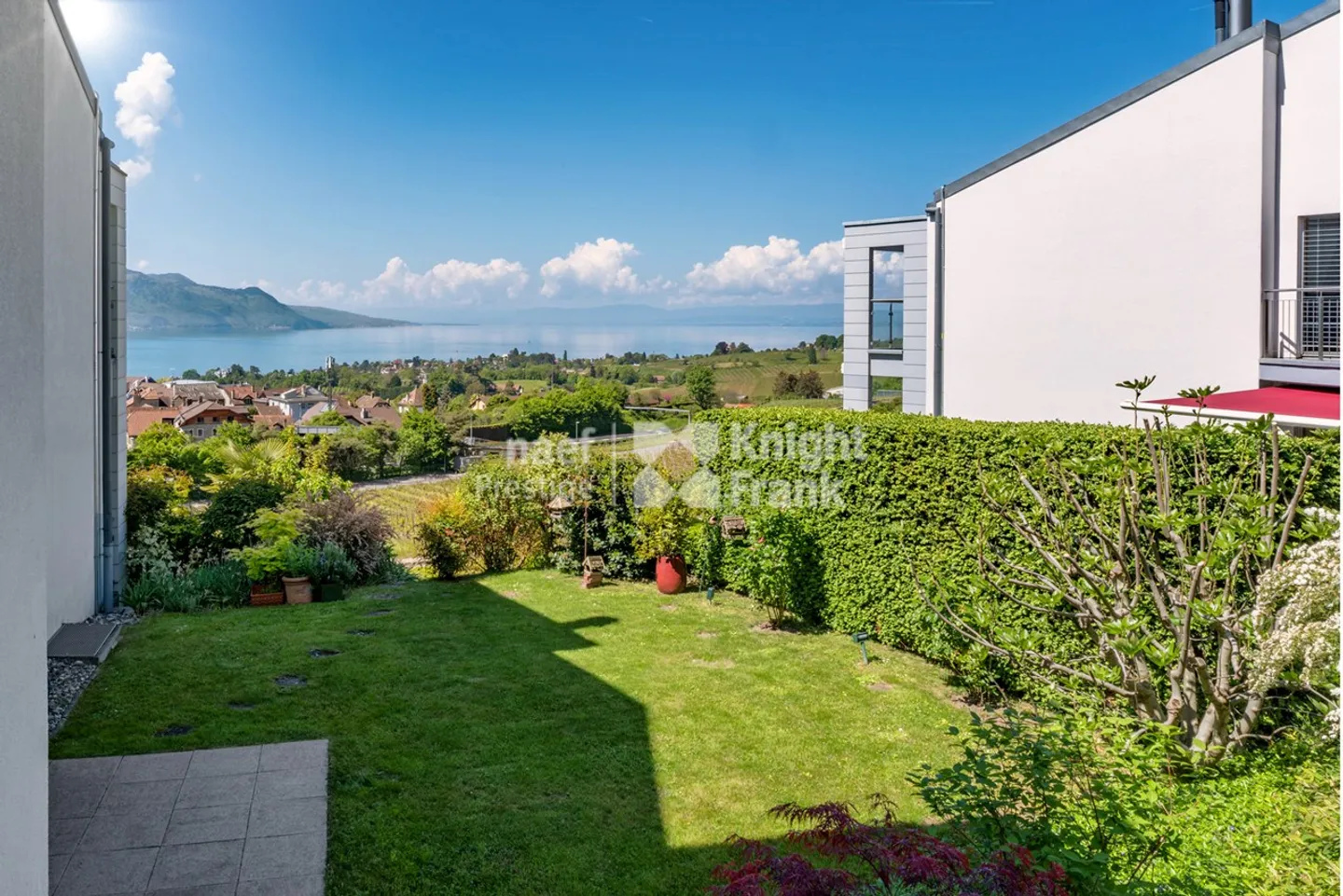 Family home with 7.5 rooms, private elevator and panoramic view of the lake for sale in Chailly/Montreux - Photo 6 of 13