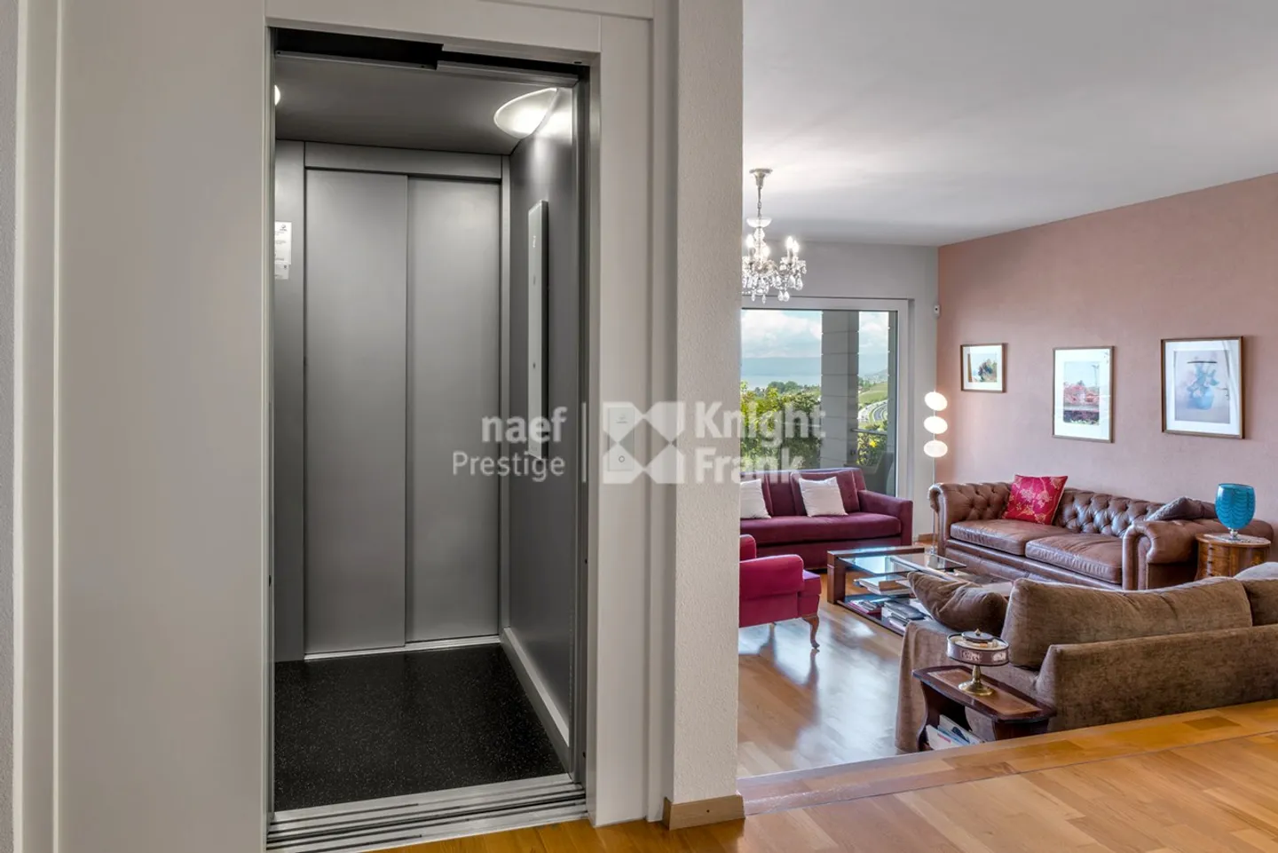 Family home with 7.5 rooms, private elevator and panoramic view of the lake for sale in Chailly/Montreux - Photo 2 of 13
