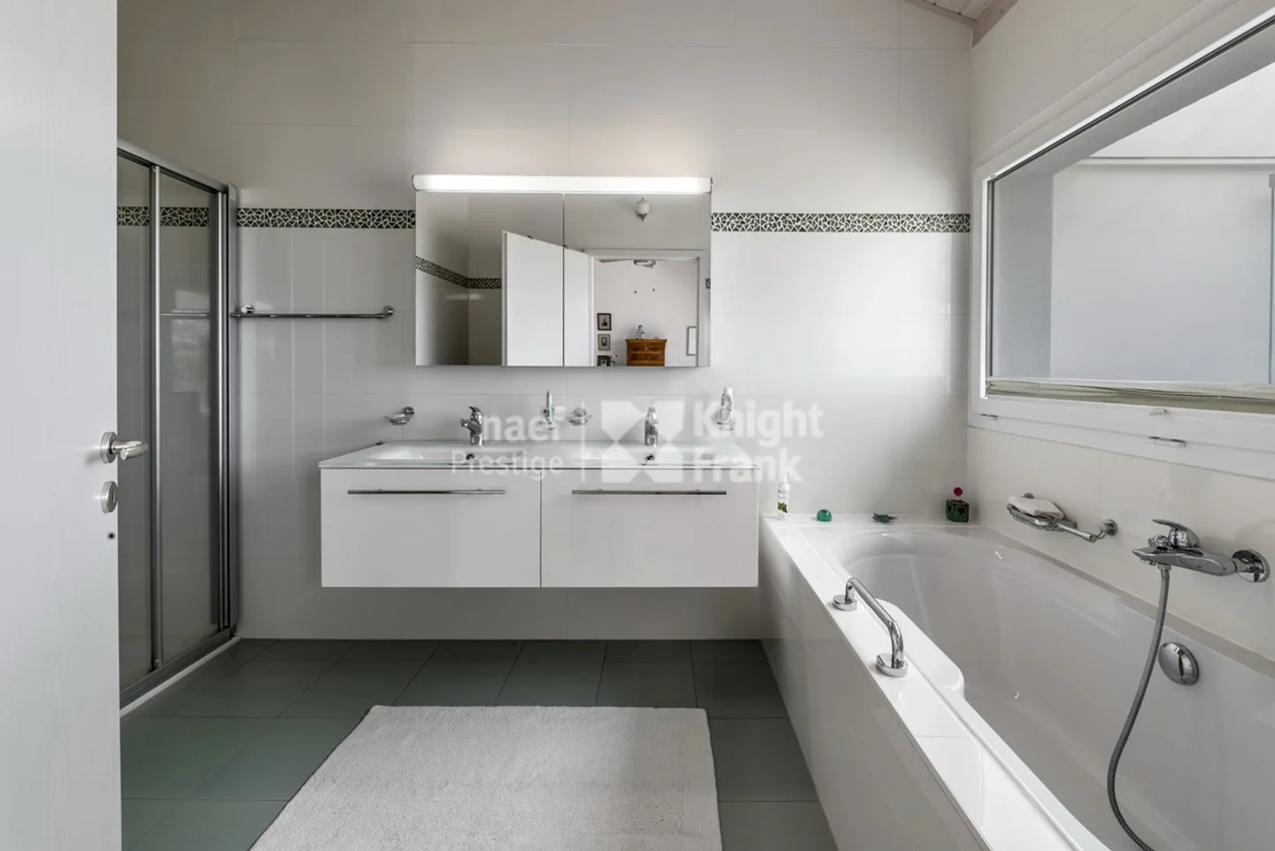 Family home with 7.5 rooms, private elevator and panoramic view of the lake for sale in Chailly/Montreux - Photo 12 of 13