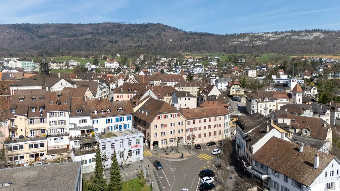 Mixed-use buildings in the historic center of Delémont - Photo 3 of 6