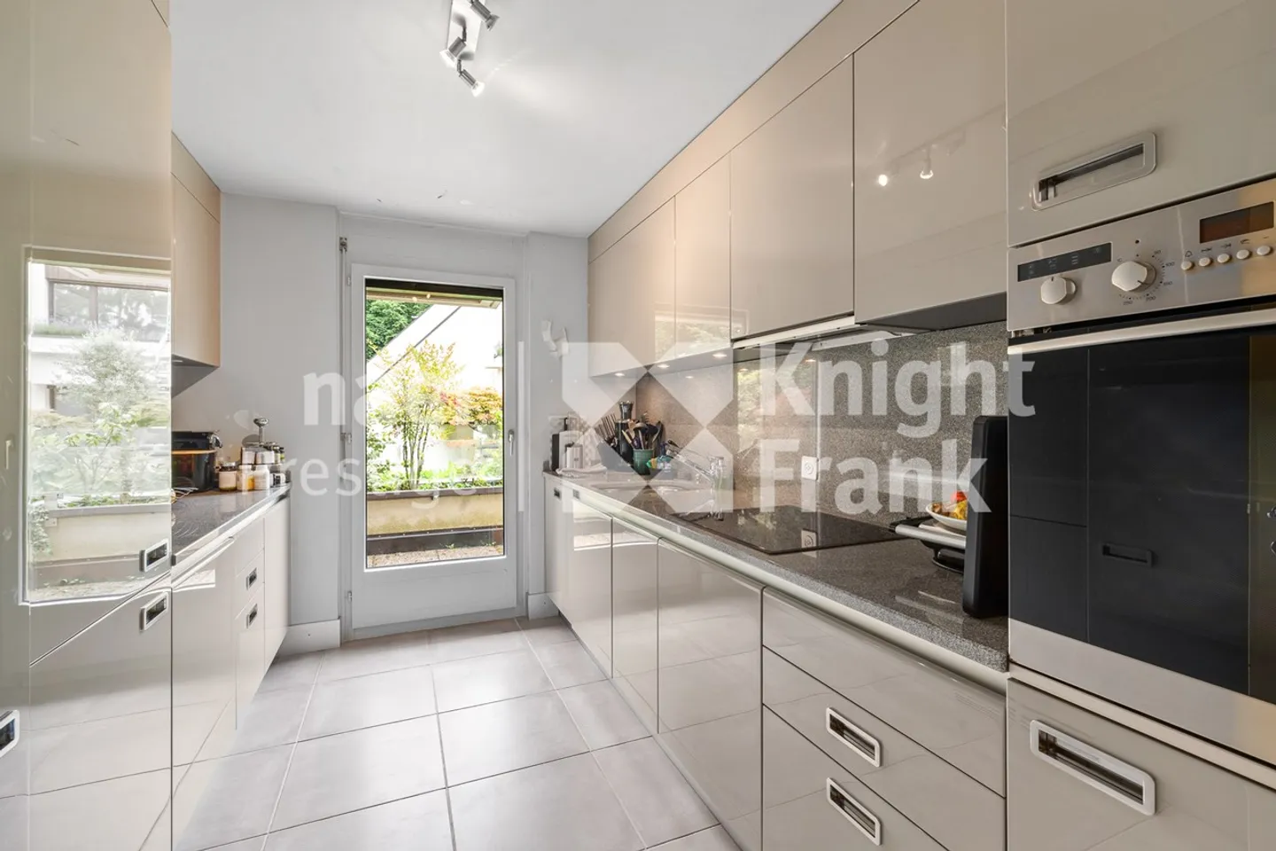 Superbe appartement avec vastes terrasses en rooftop. - Photo 5 sur 12
