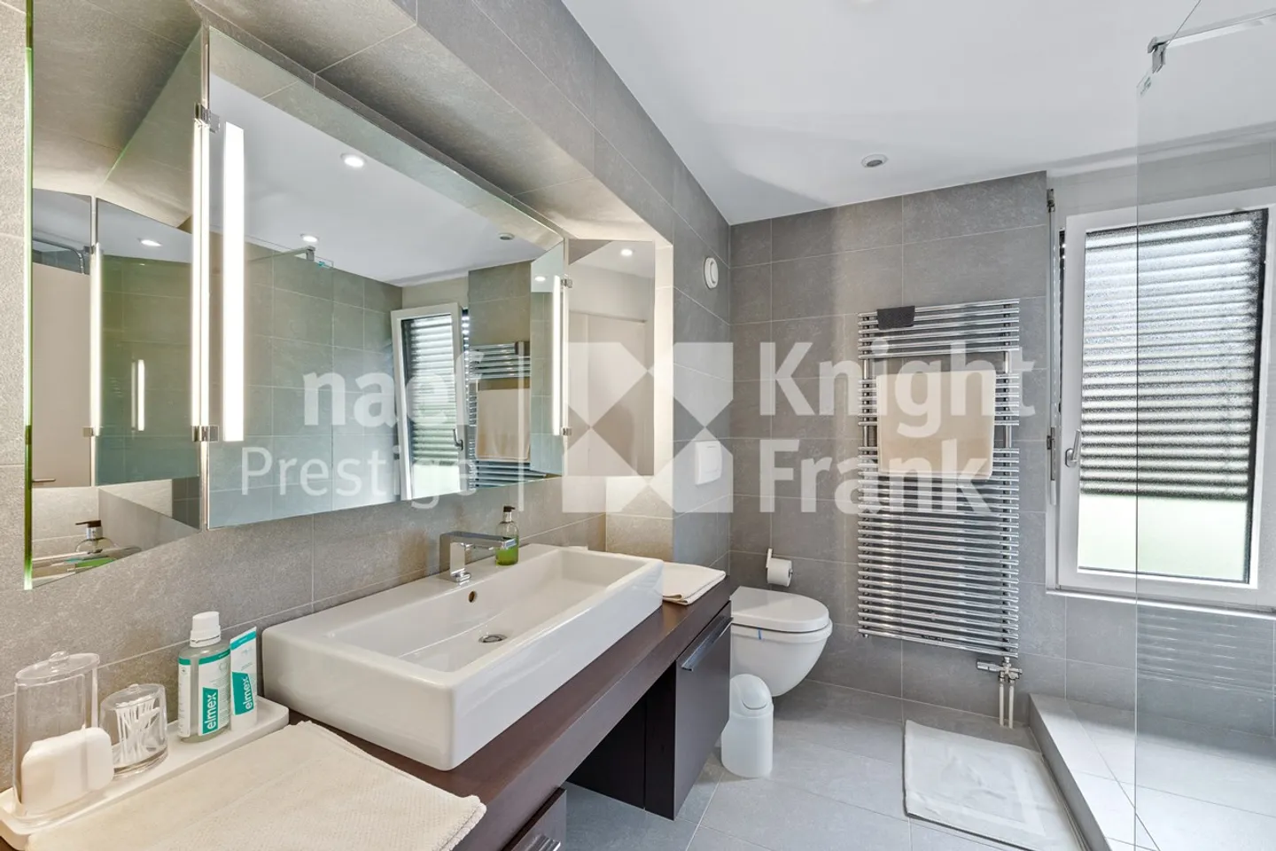 Superbe appartement avec vastes terrasses en rooftop. - Photo 8 sur 12