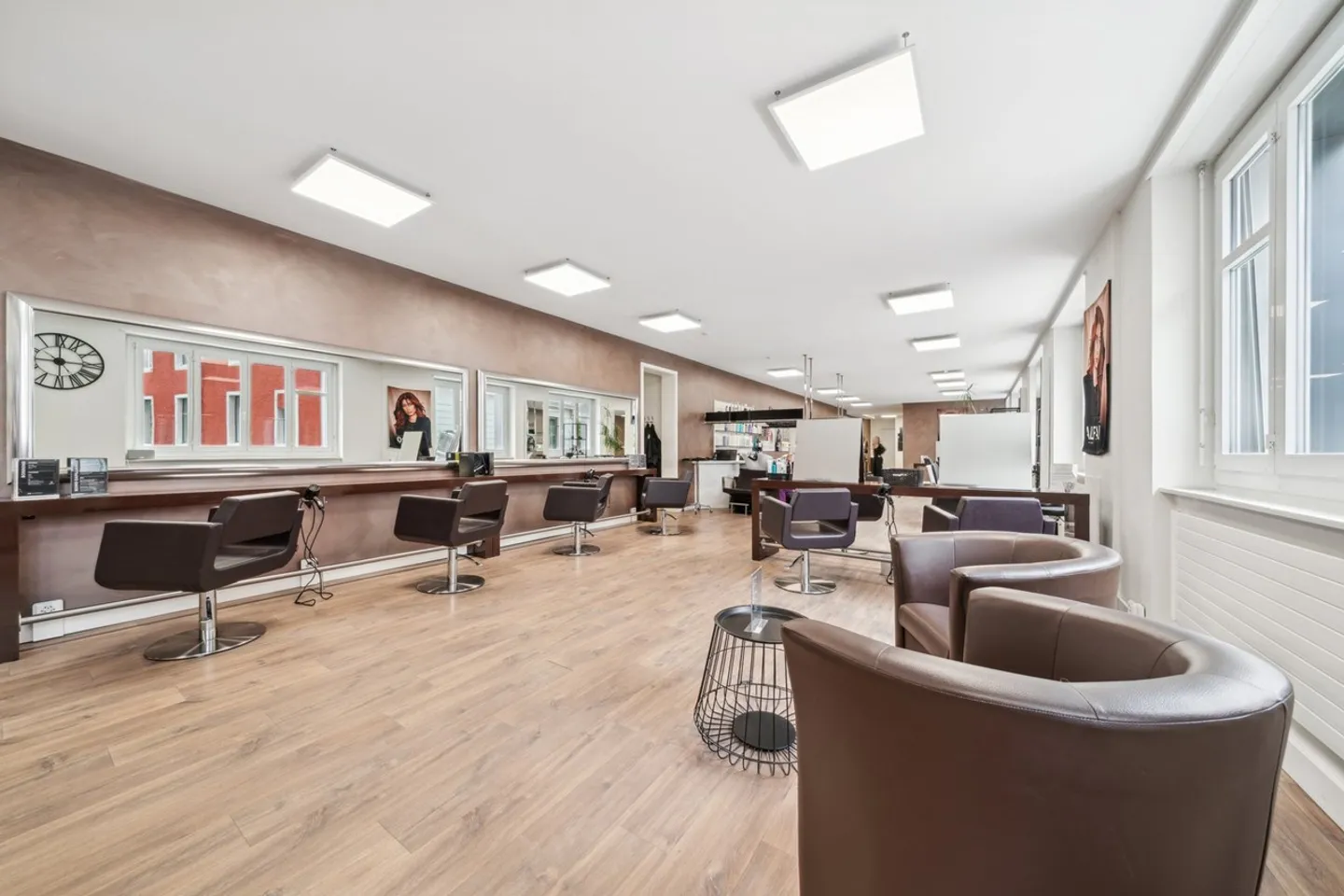 Commercial space on the 1st floor - Photo 1 of 10