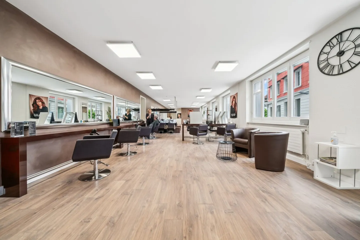 Commercial space on the 1st floor - Photo 4 of 10
