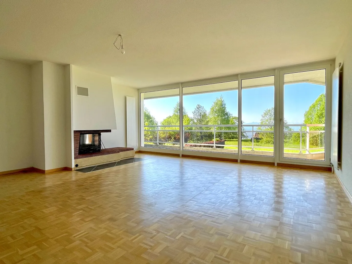 Spacious 2.5-room apartment - Photo 2 of 7